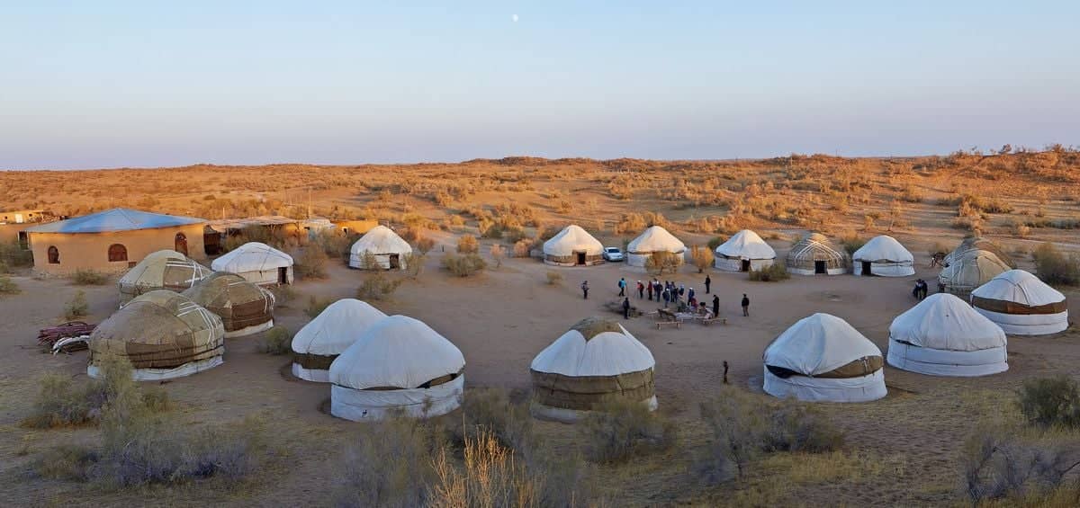 Notte in Yurt Camp nel deserto