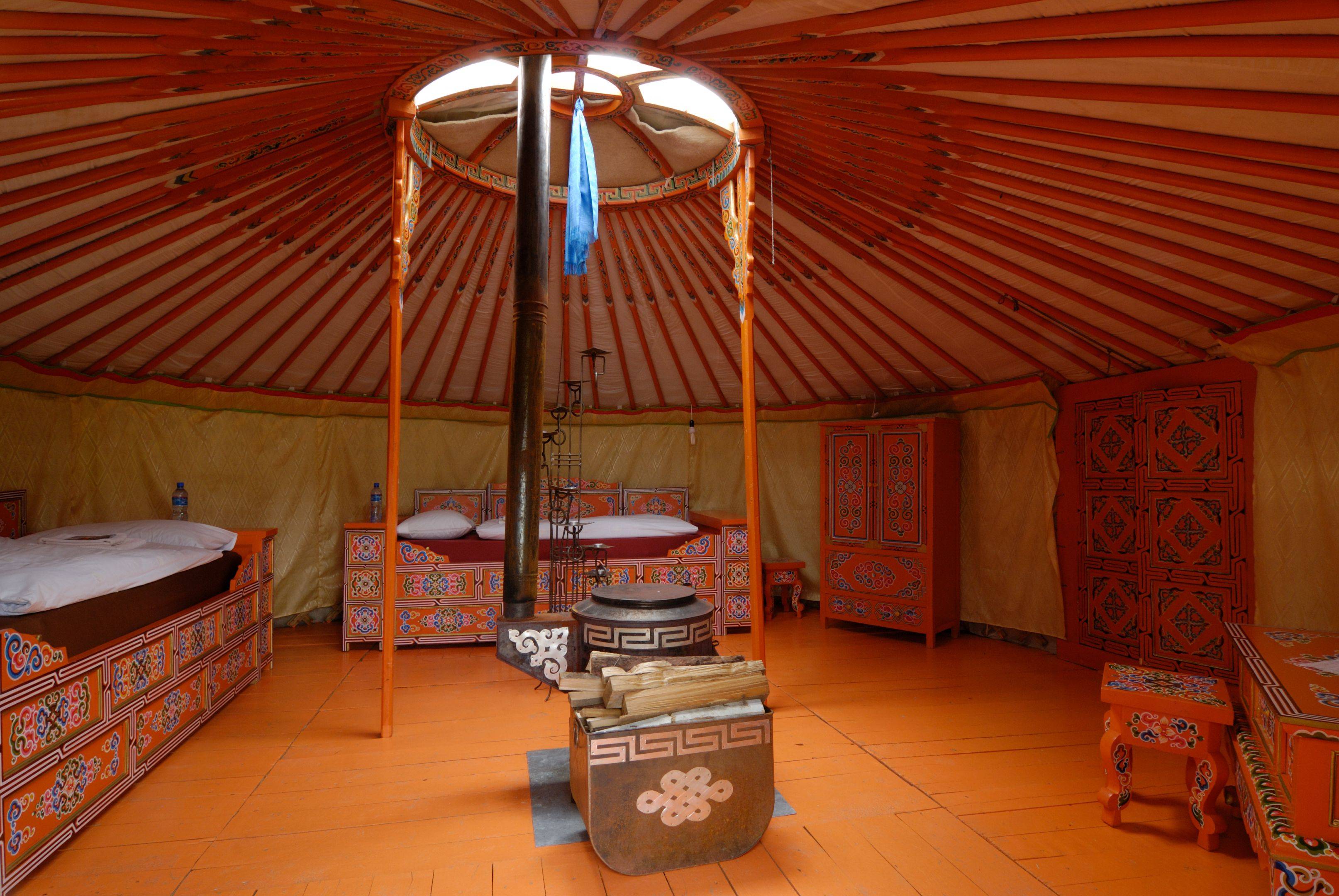 Maak het u gemakkelijk in een yurt