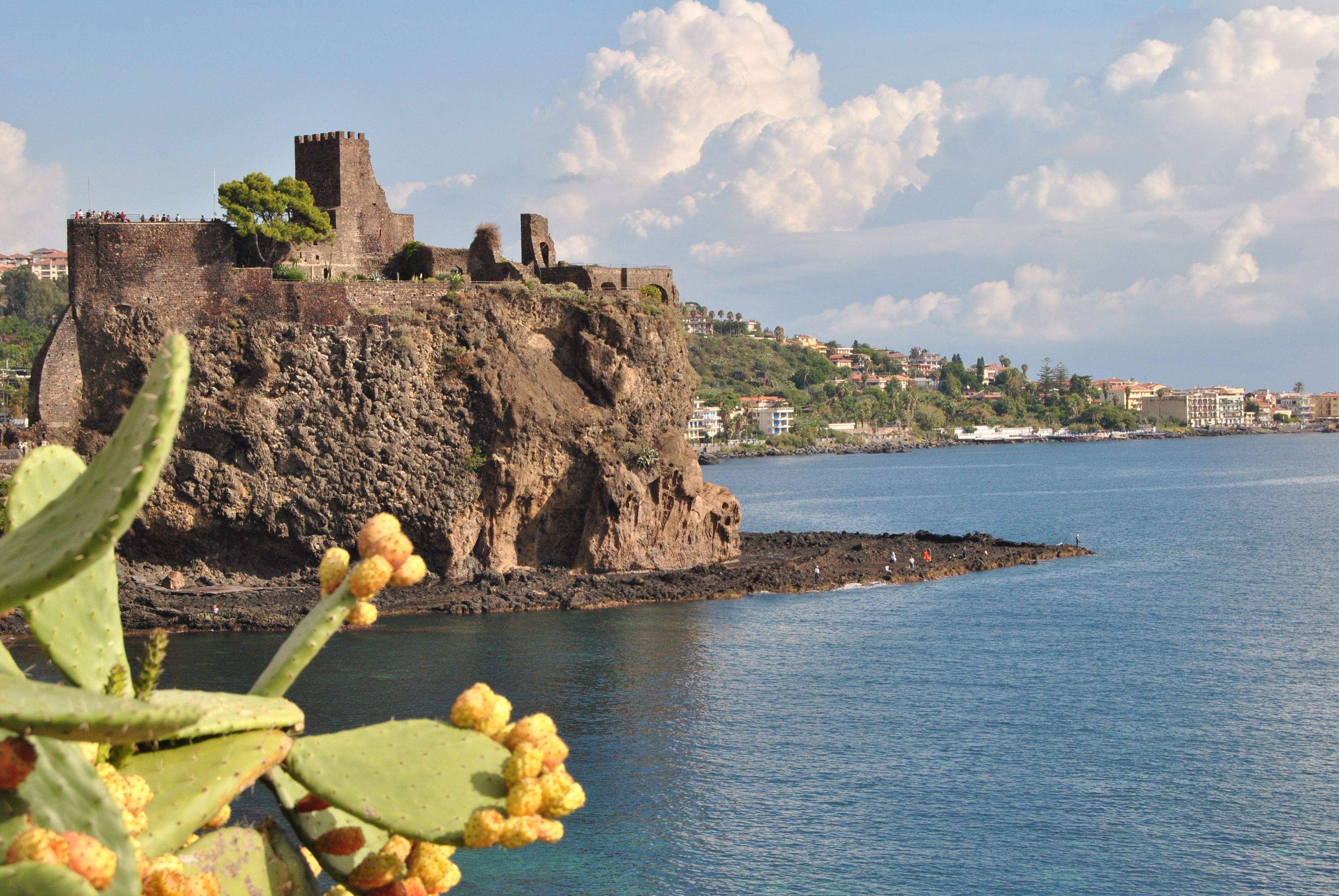 Catania e la Riviera dei Ciclopi: tra mitologia e storia