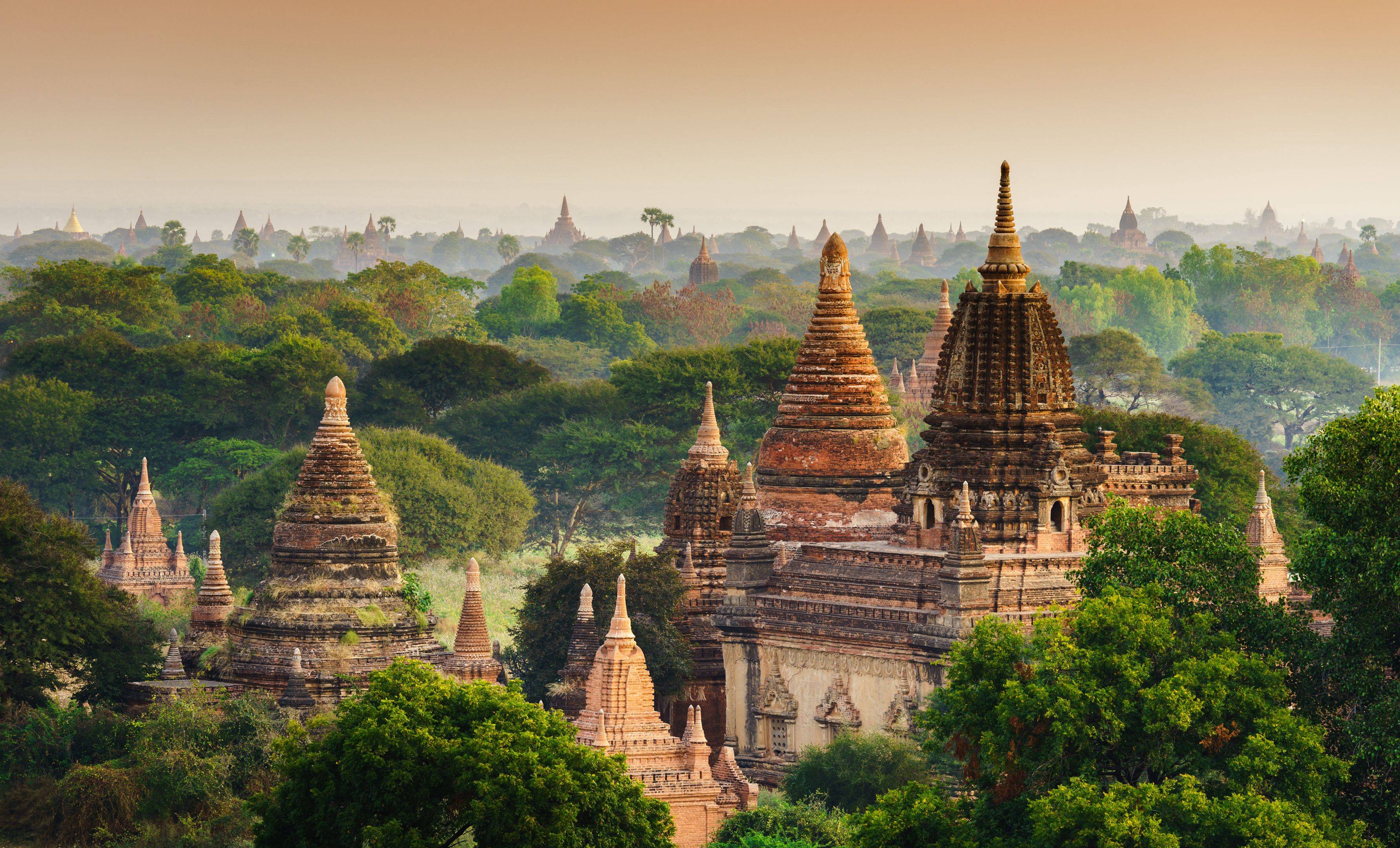 Bagan en coche y visita a sus Templos