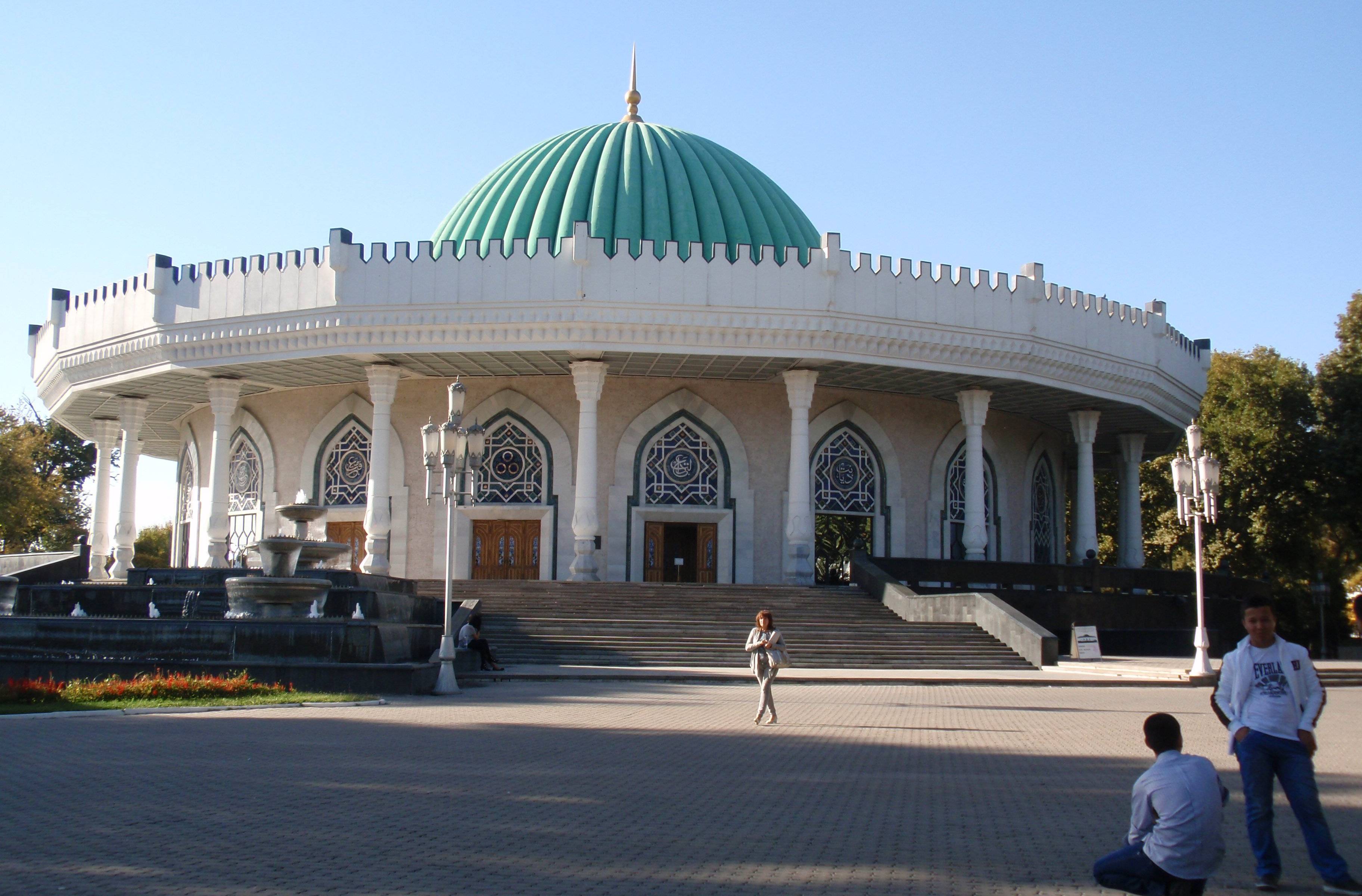 Llegada a Uzbekistán y visita de la capital