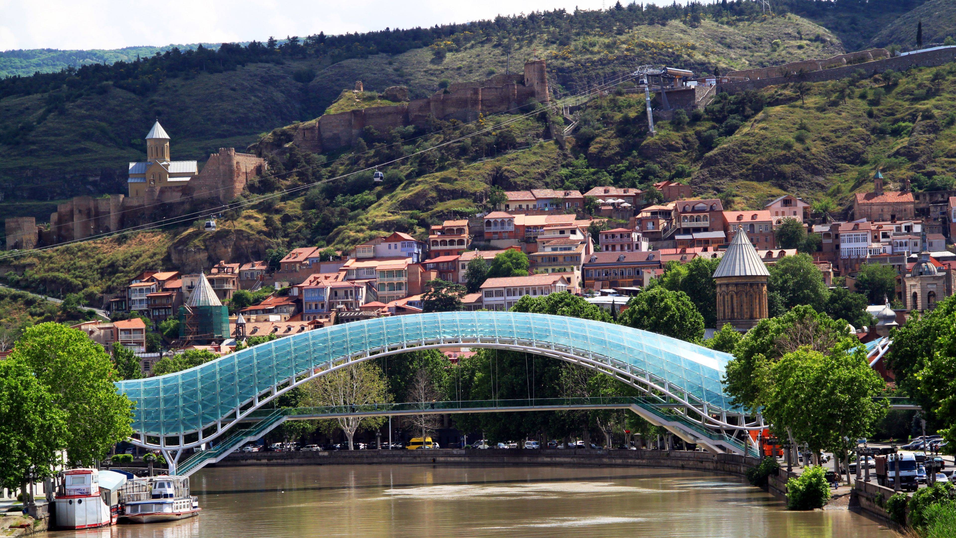 Tbilisi - mezcla de antigüedad y modernismo