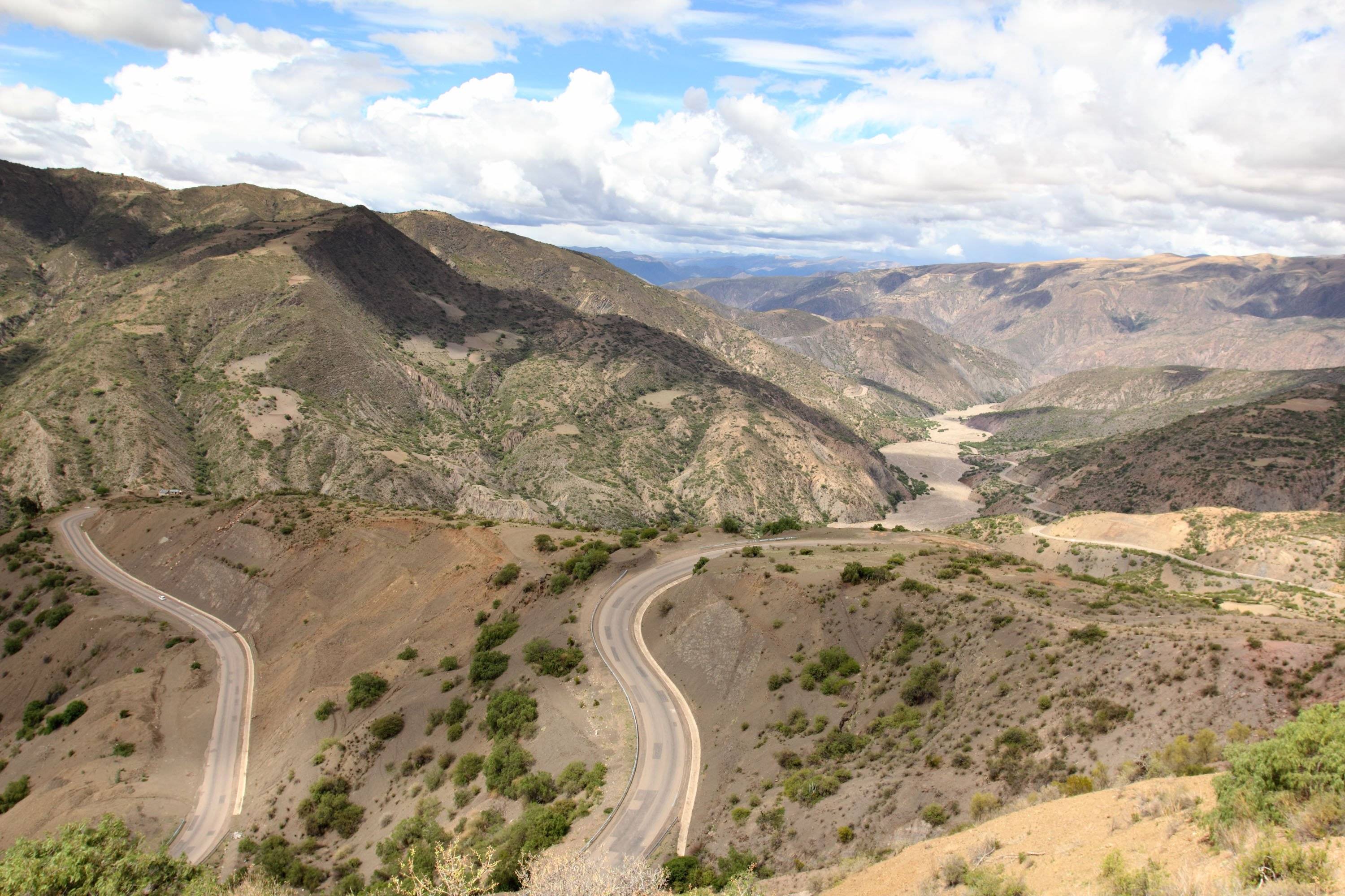 Direction Potosí à travers les paysages de l'Altiplano