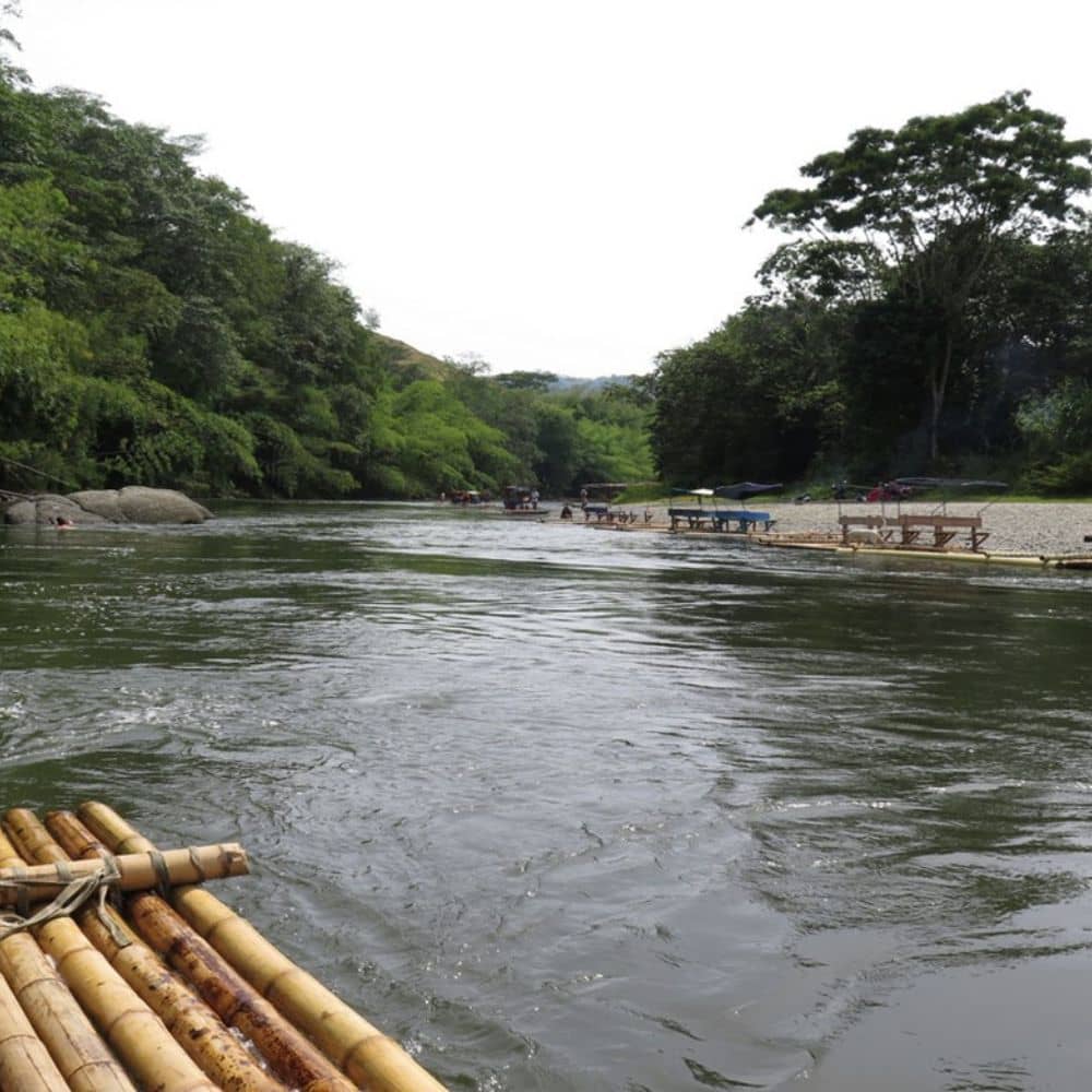 Balade en radeau sur le fleuve Quimbaya