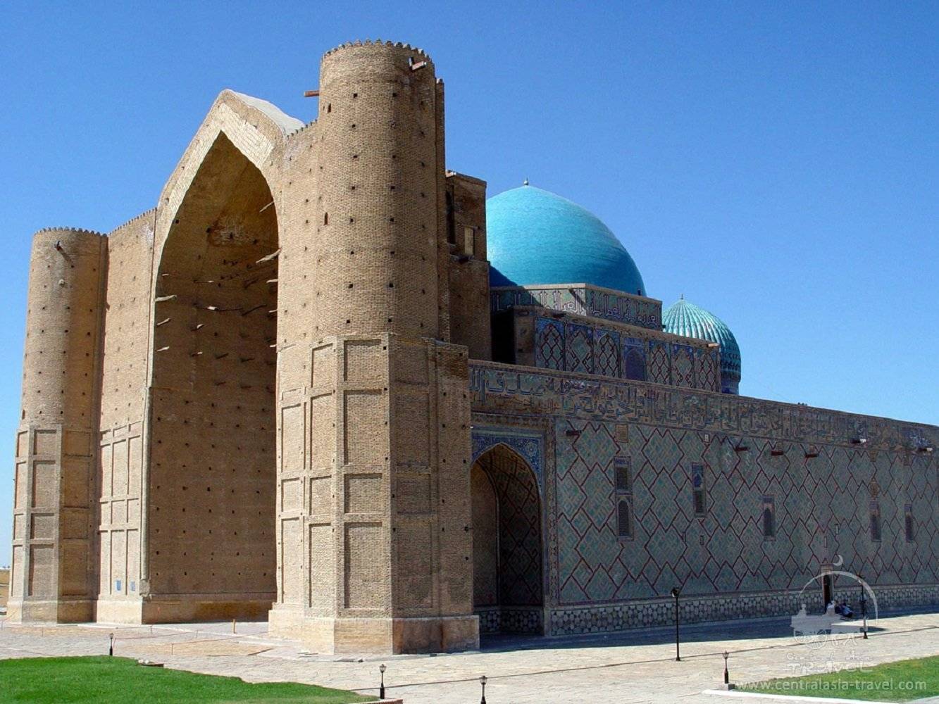 Visita a Turquistan, explarando los lugares sagrados