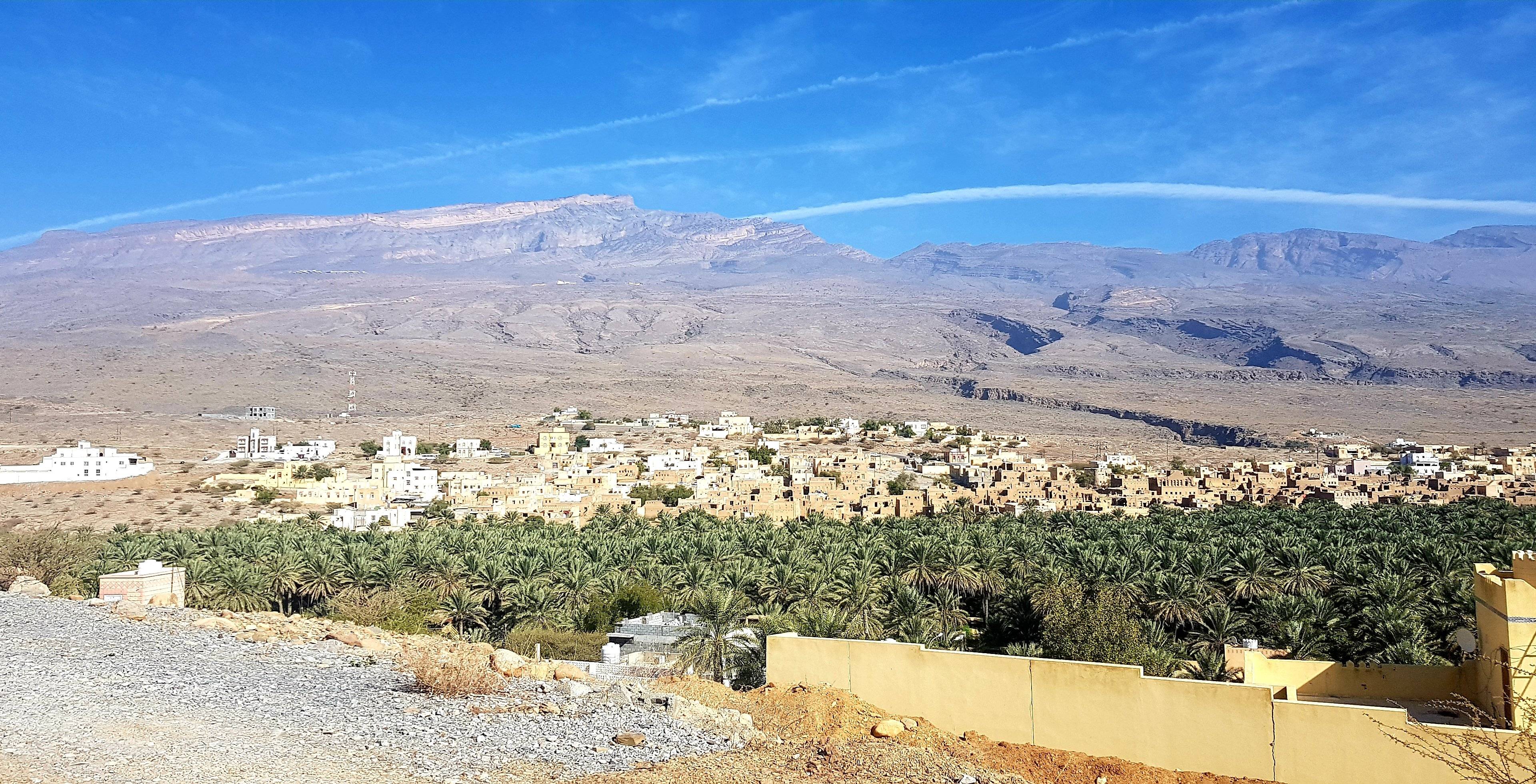 Het kasteel van Jabreen en wandelen door een bergdorpje