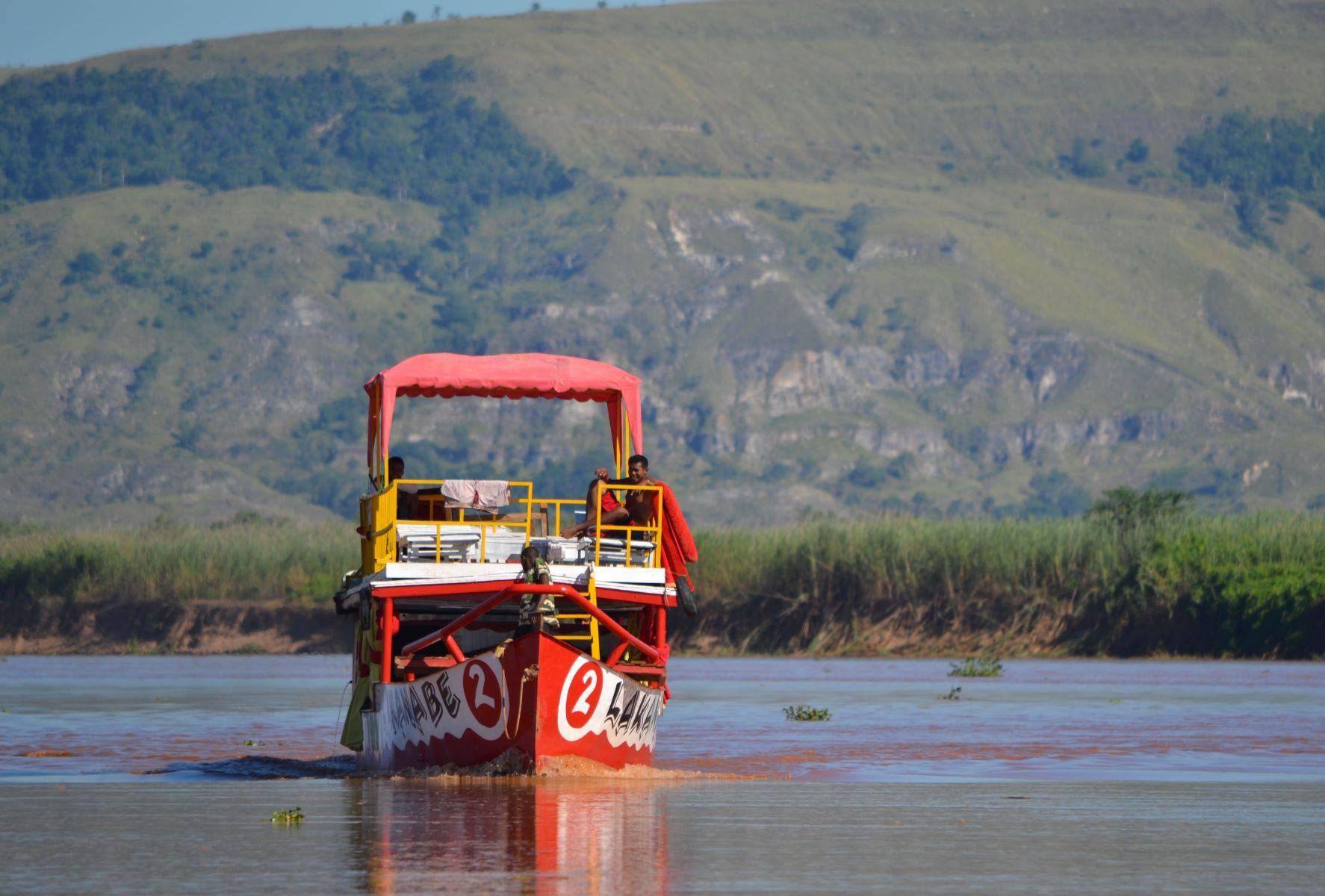 Navigation sur le fleuve Tsiribihina