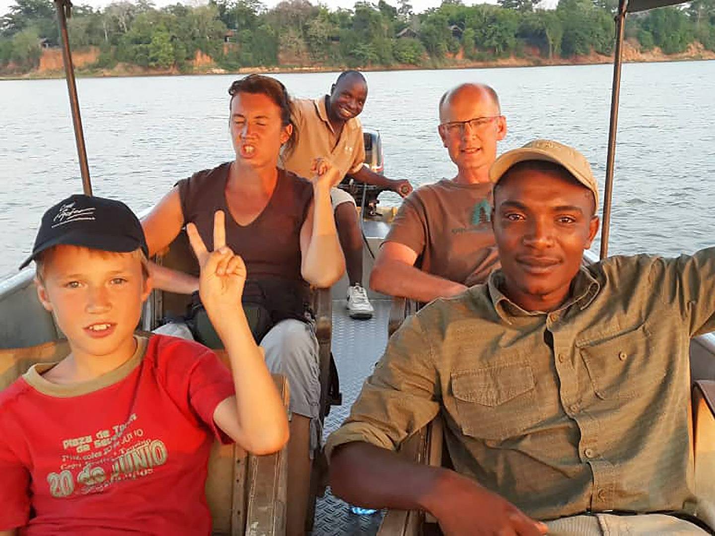 Visita local y safari en barco en el río Rufiji