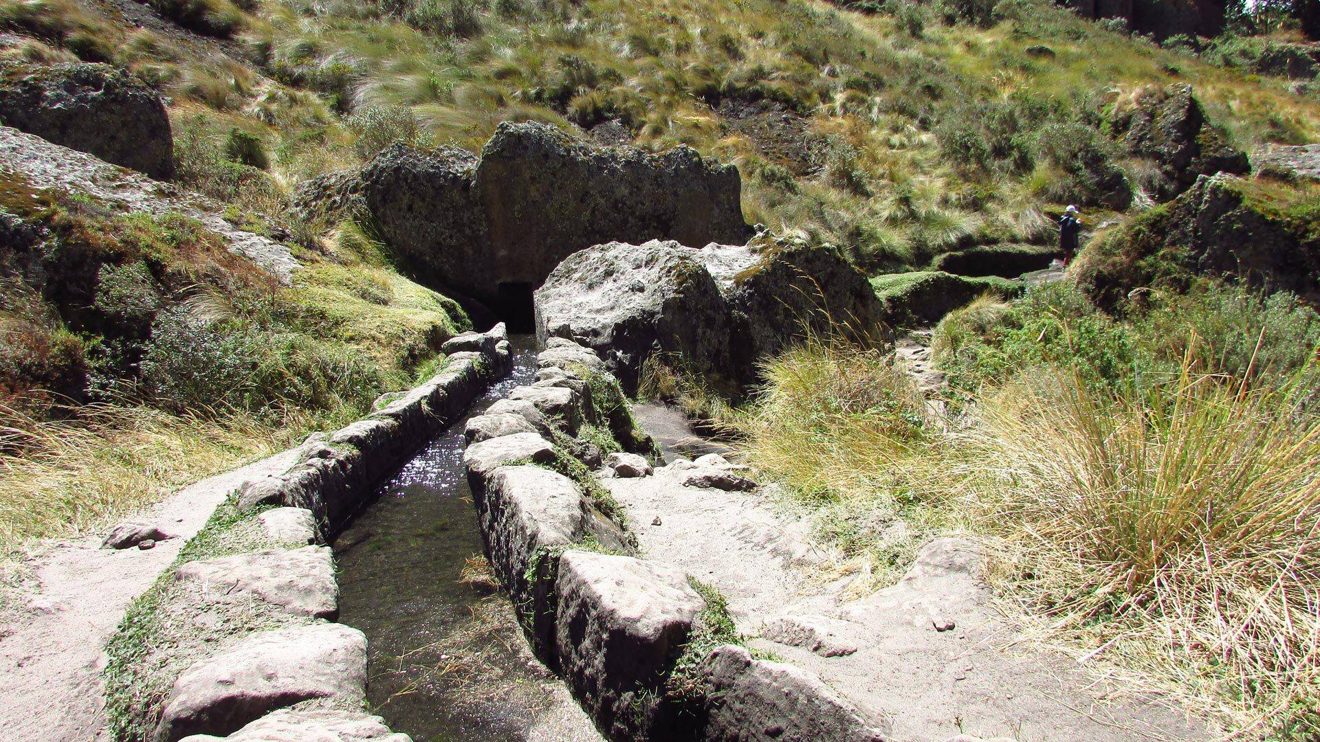 Découverte de l'aqueduc de Cumbemayo et visite de Cajamarca