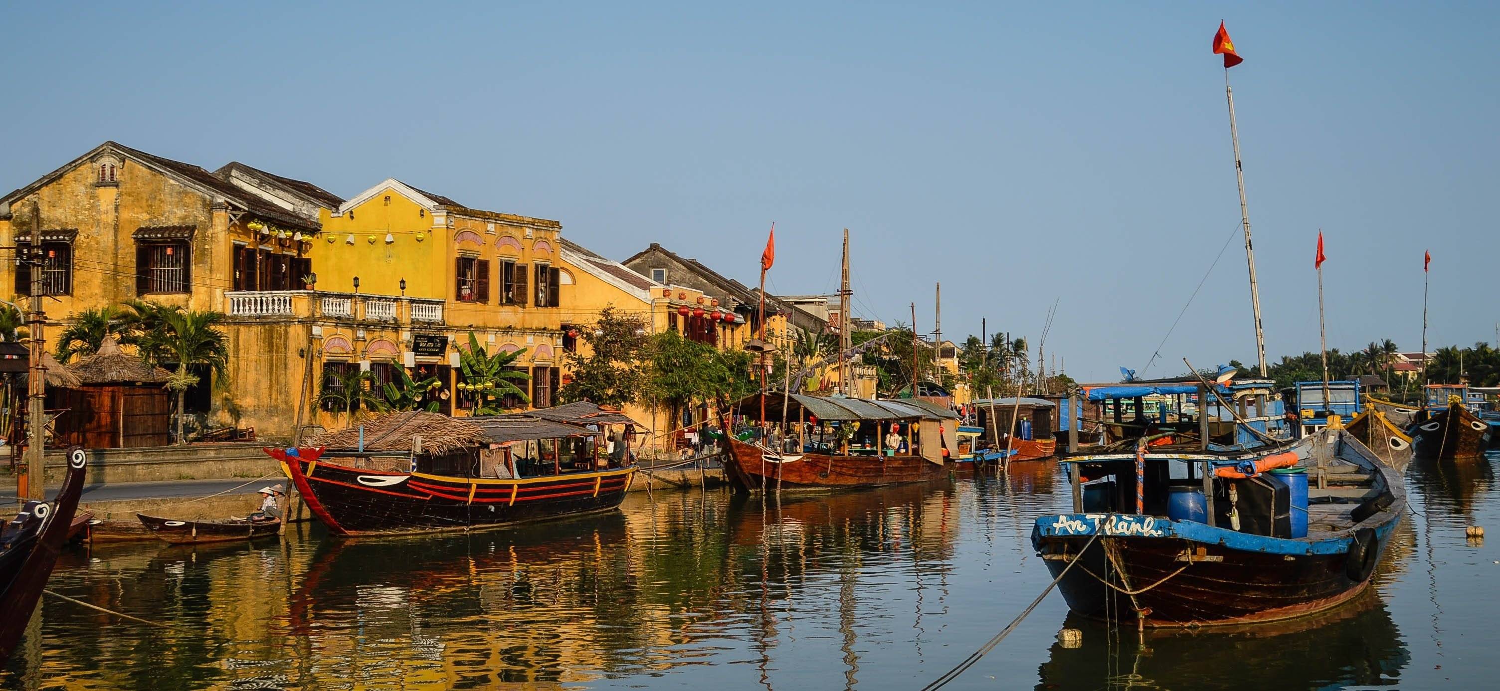 Spaziergang und Bootsfahrt in der Altstadt Hoi An