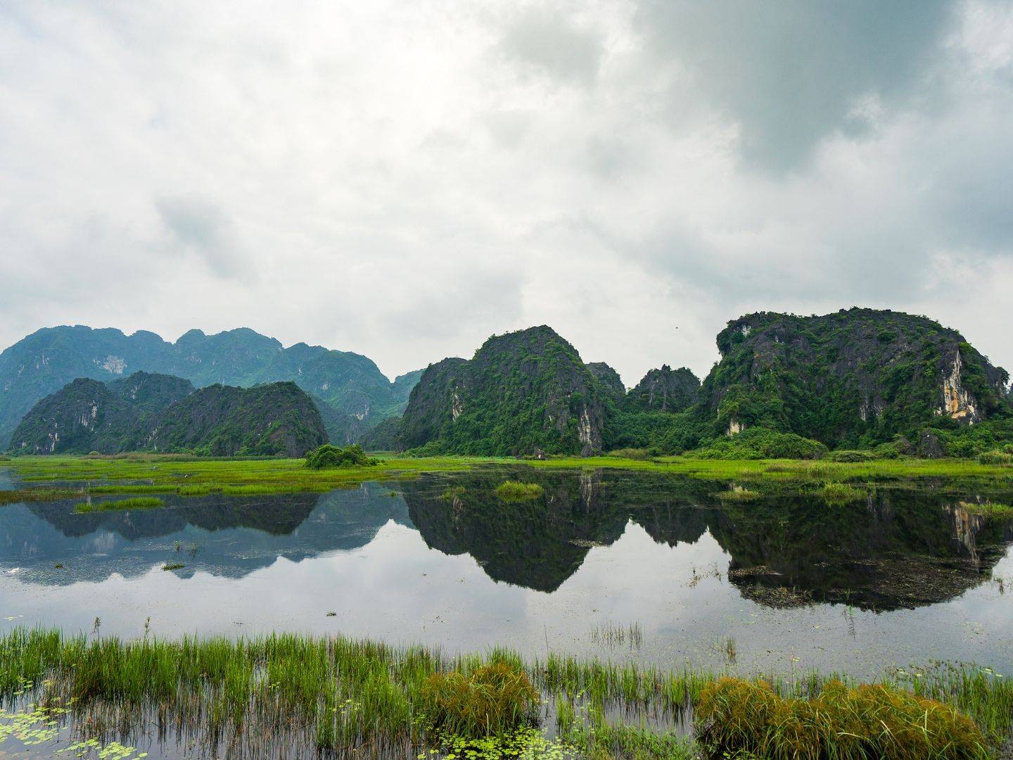 Entdecken Sie die Schönheit des Naturschutzgebiets Van Long und des alten Hoa Lu