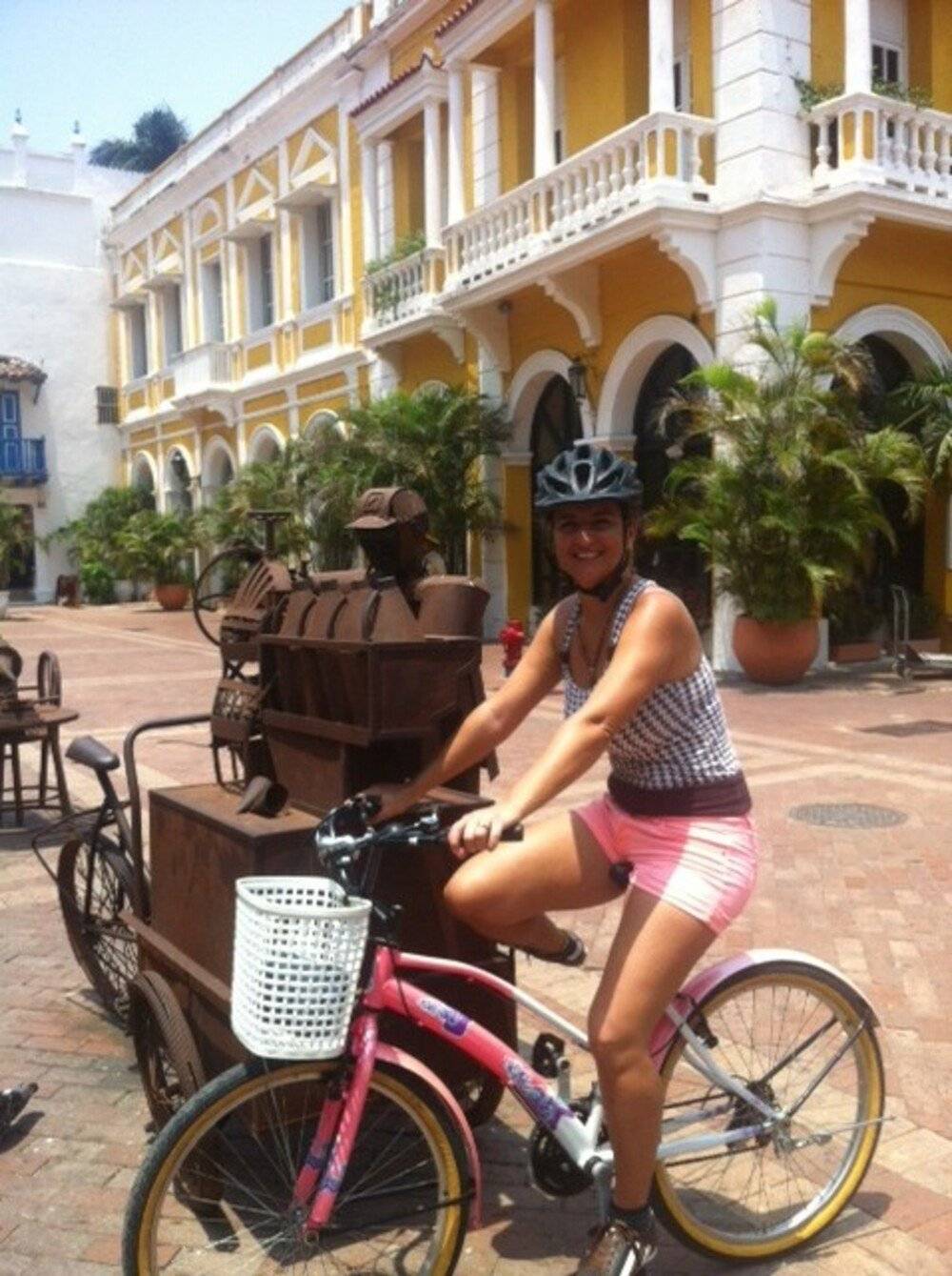 Descubre Cartagena en bici y degusta sus sabores auténticos