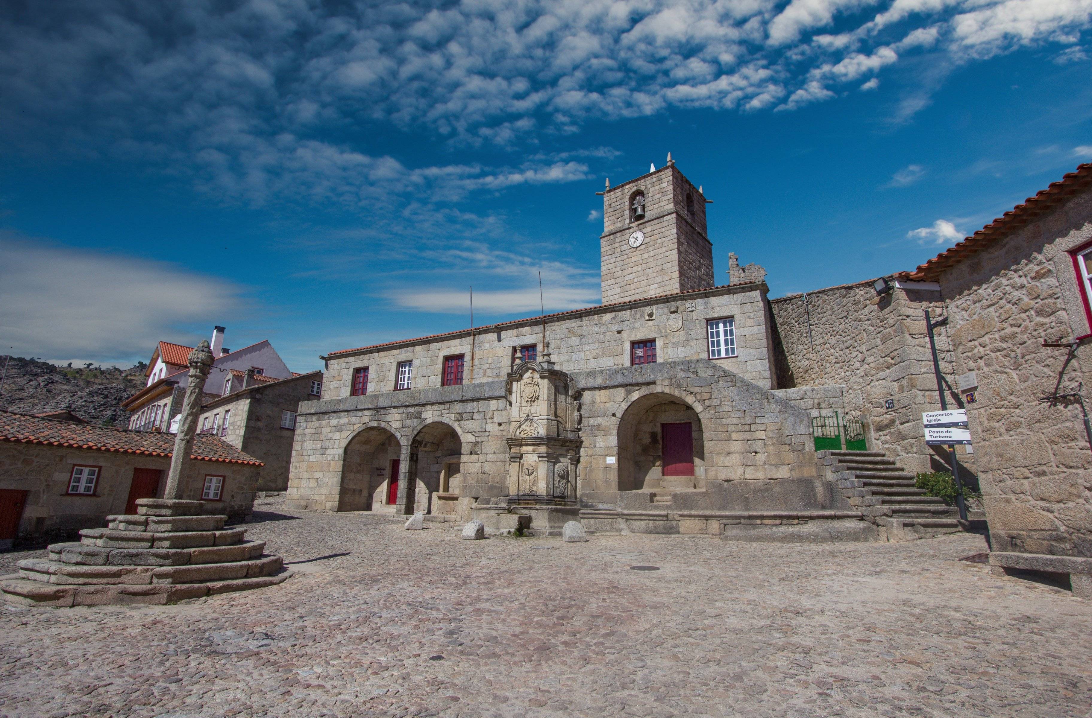 Kirchen und Burgen in Portugal