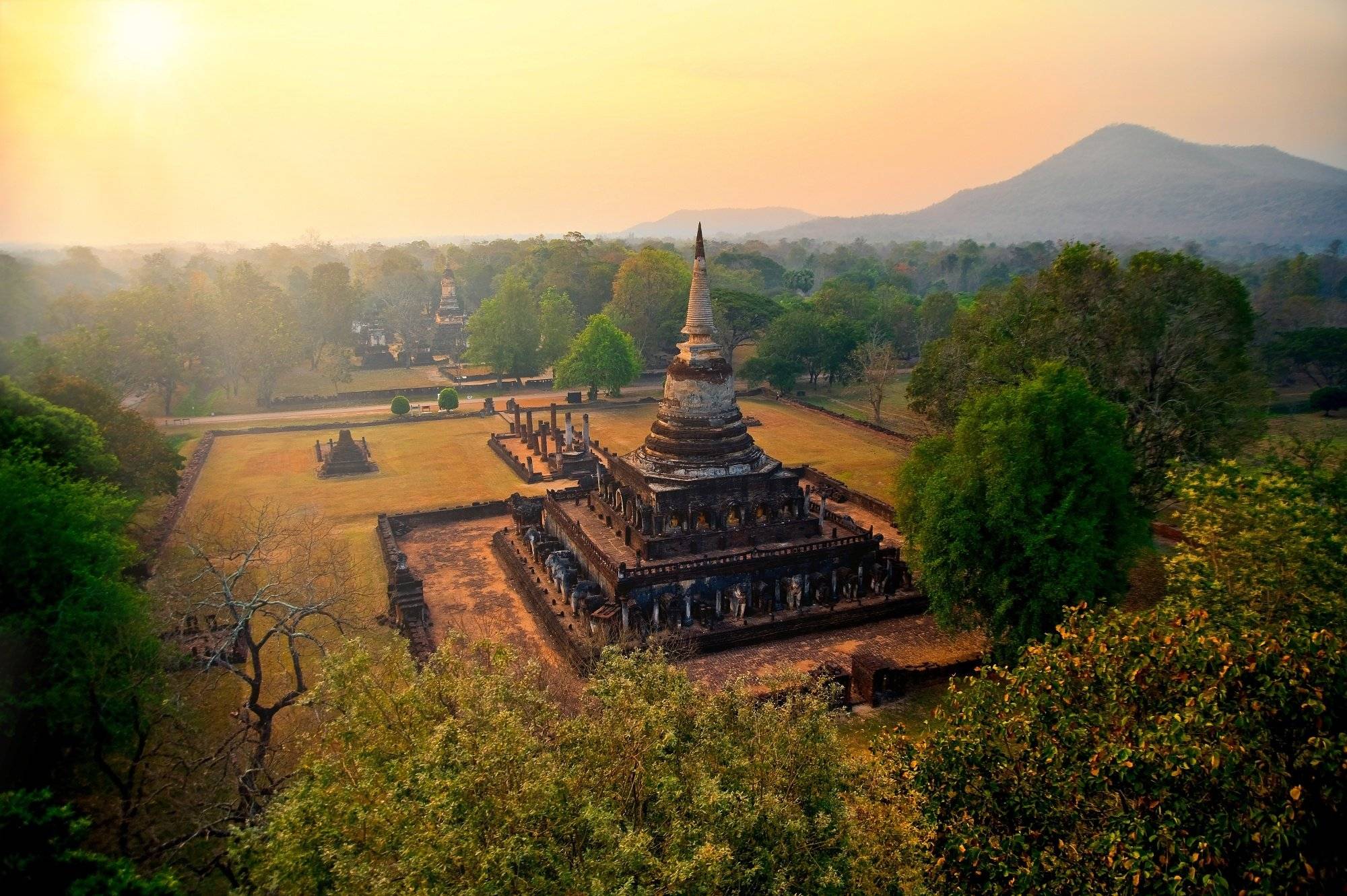 De Sukhothai a Chiang Mai por Si Satchanalai