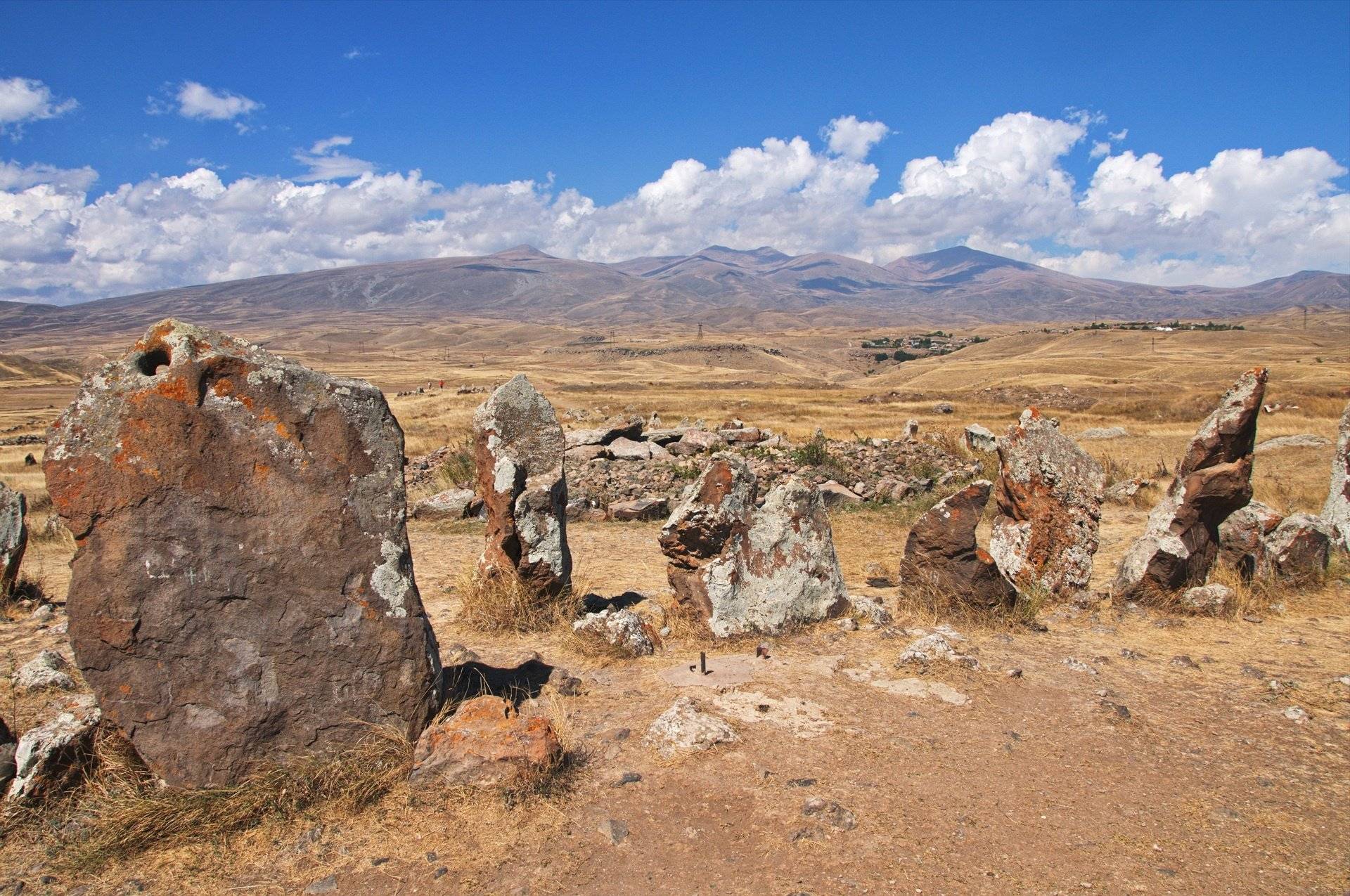 Il monastero sotto l'Ararat e lo Stonehenge d'Armenia