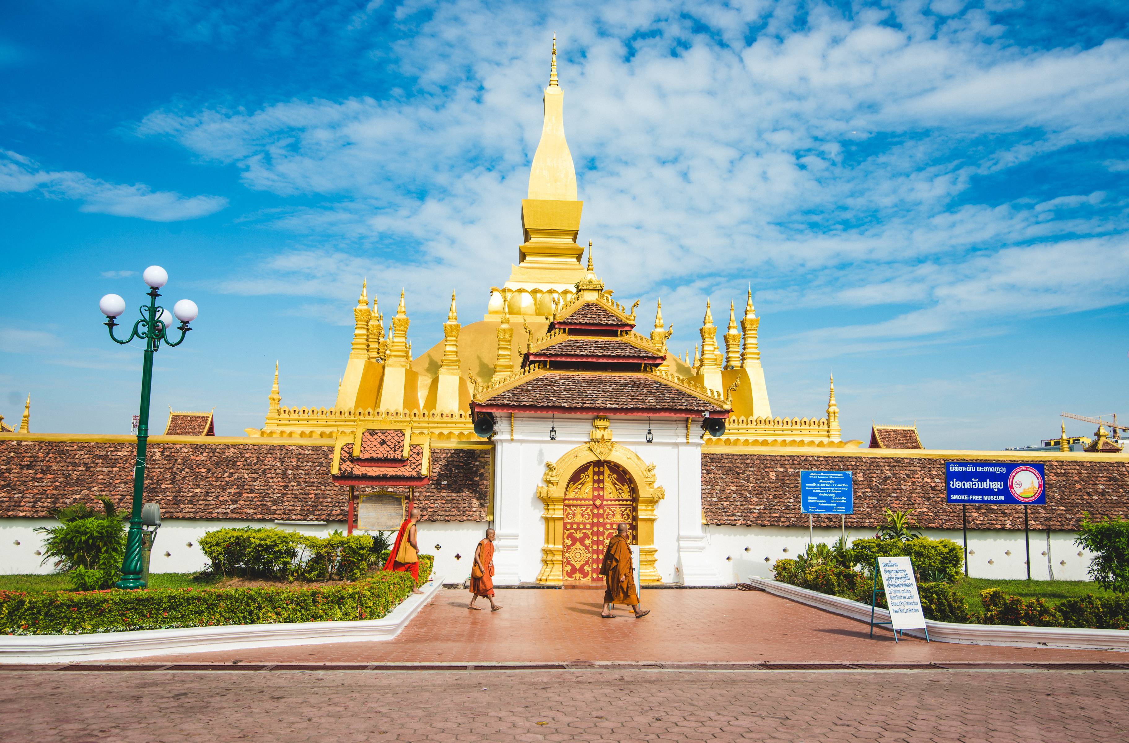 Départ pour Vientiane, la plus paisible des capitales asiatiques