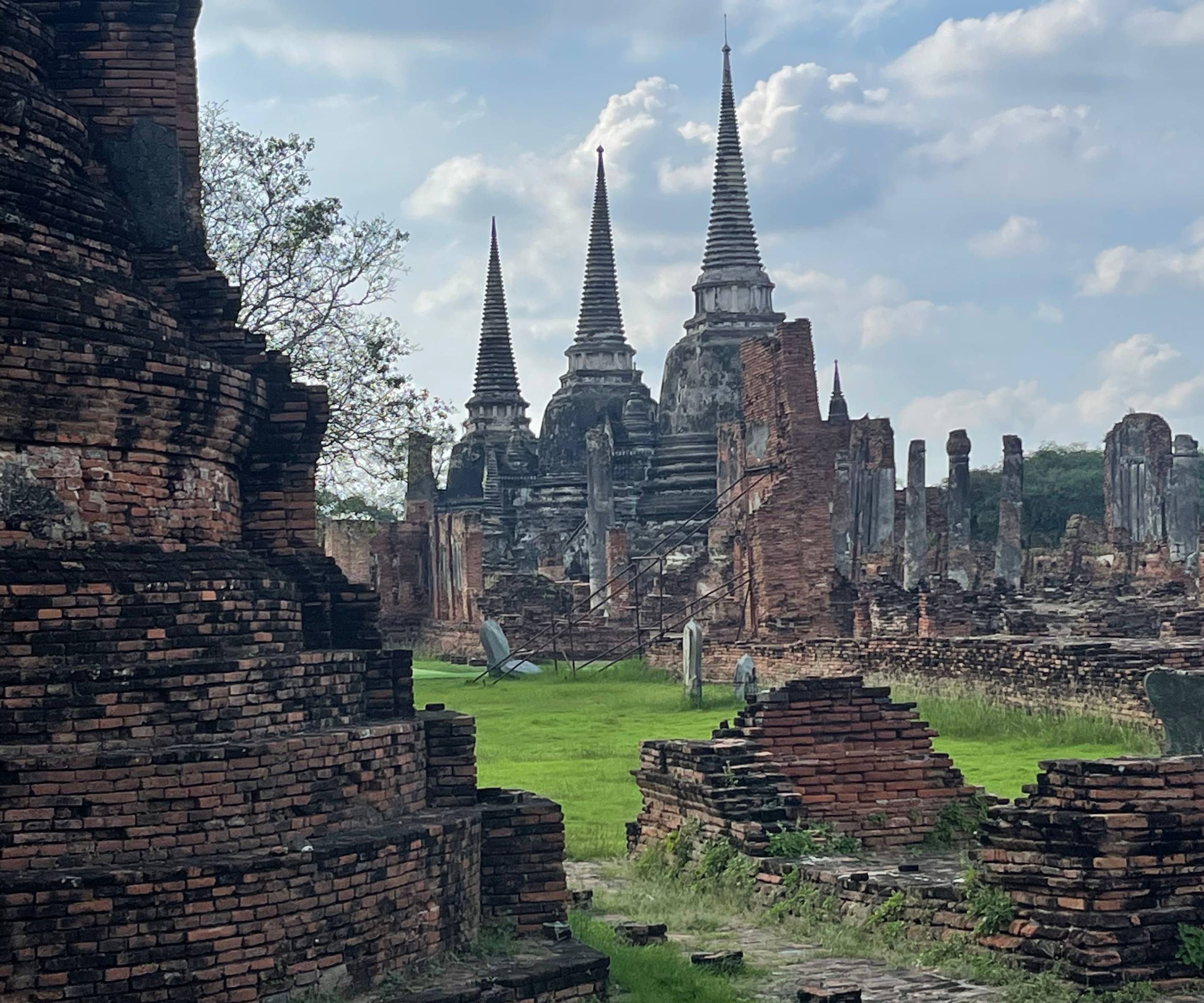 Los Vestigios de Ayutthaya y traslado a Bangkok