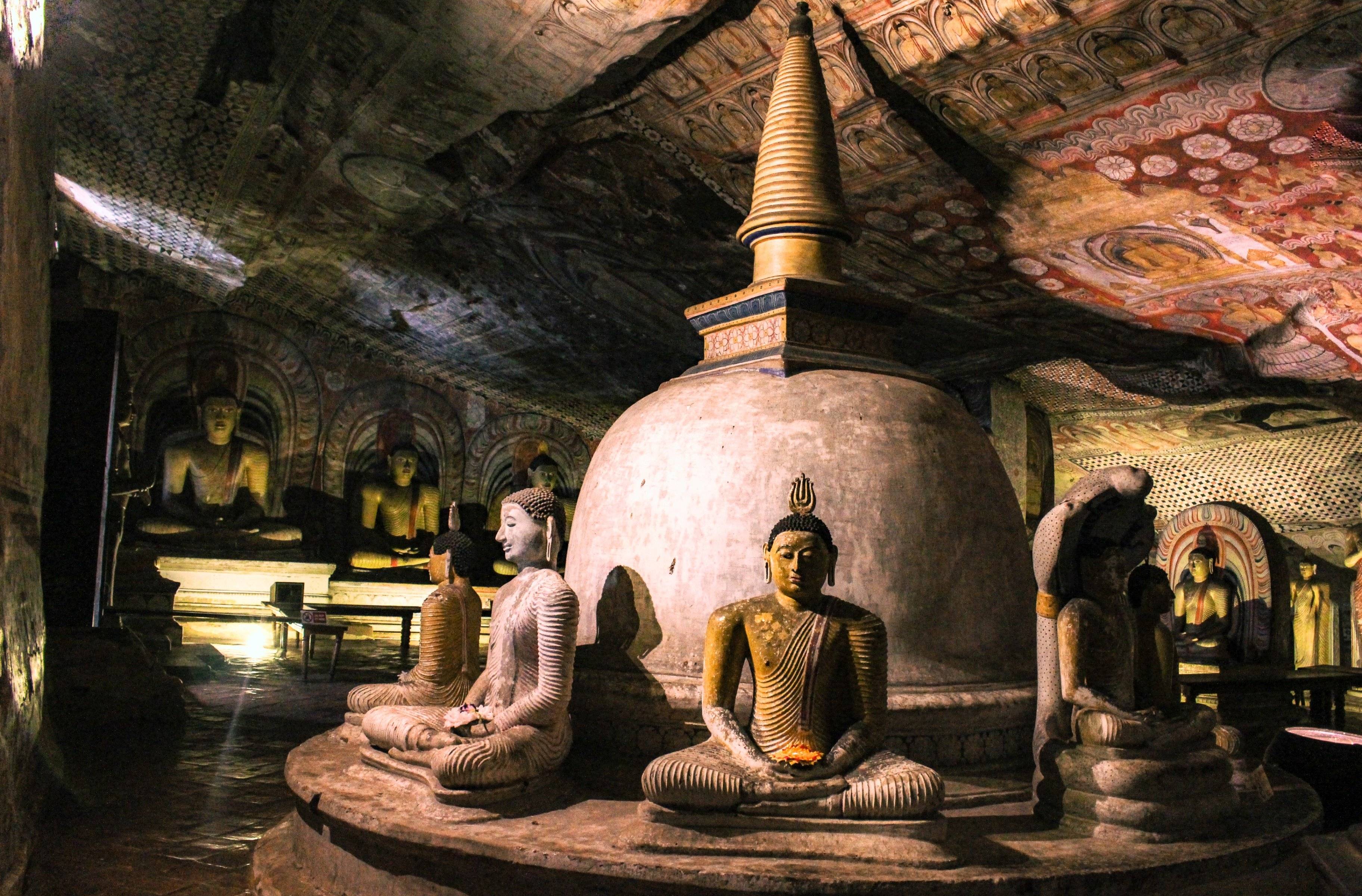 Visita al Templo de la Cueva de Dambulla / Visita al Jardín de Especias de Matale / Visita al Templo de la Reliquia del Diente