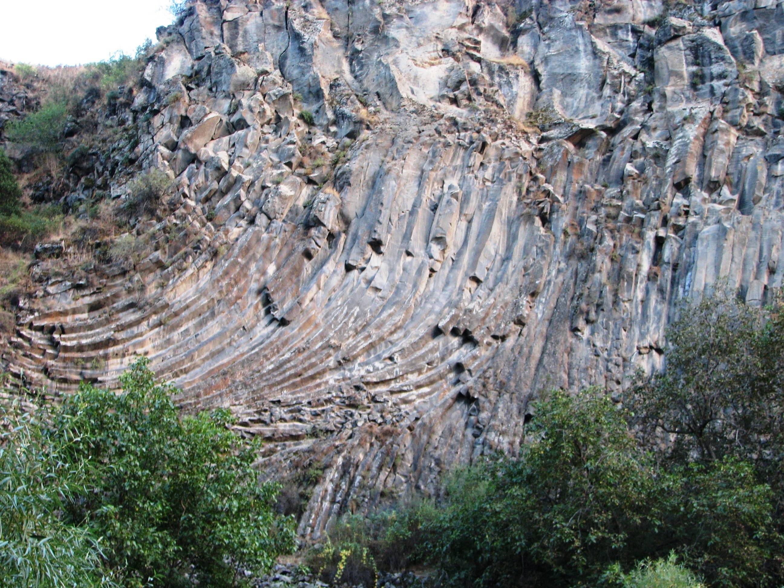 Wanderung zu den Basaltsteinformationen in Garni