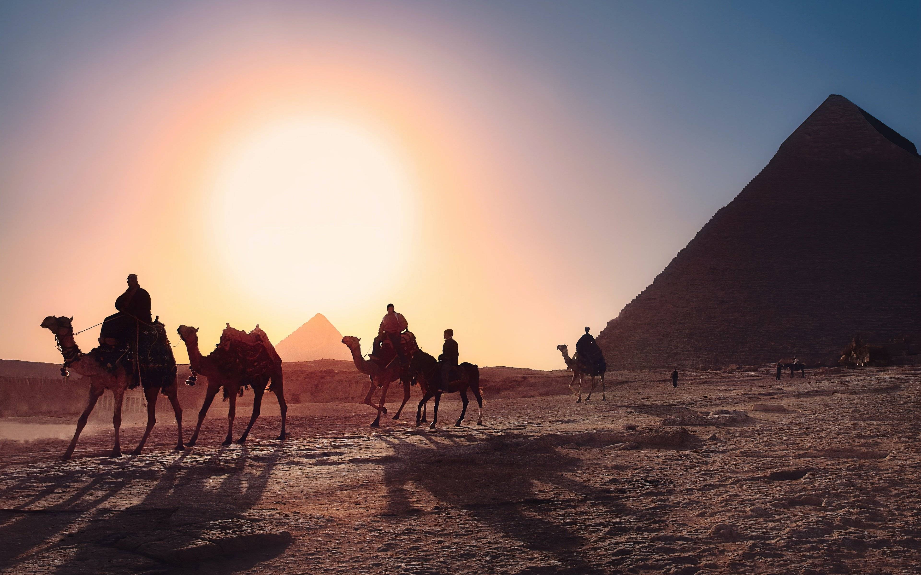 Les pyramides de Gizeh et le Musée Égyptien