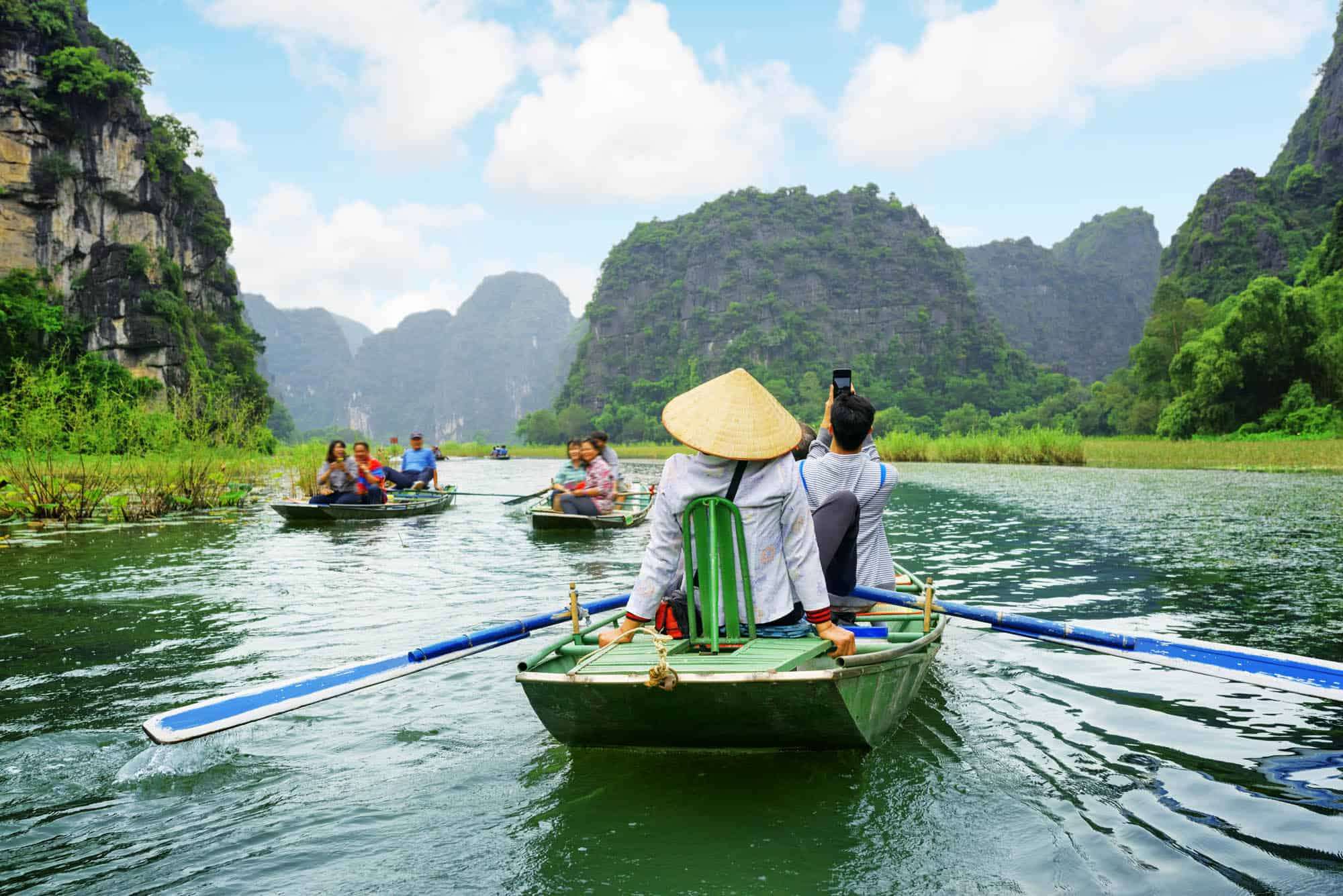 Balade en barque à fond plat à Ninh Binh