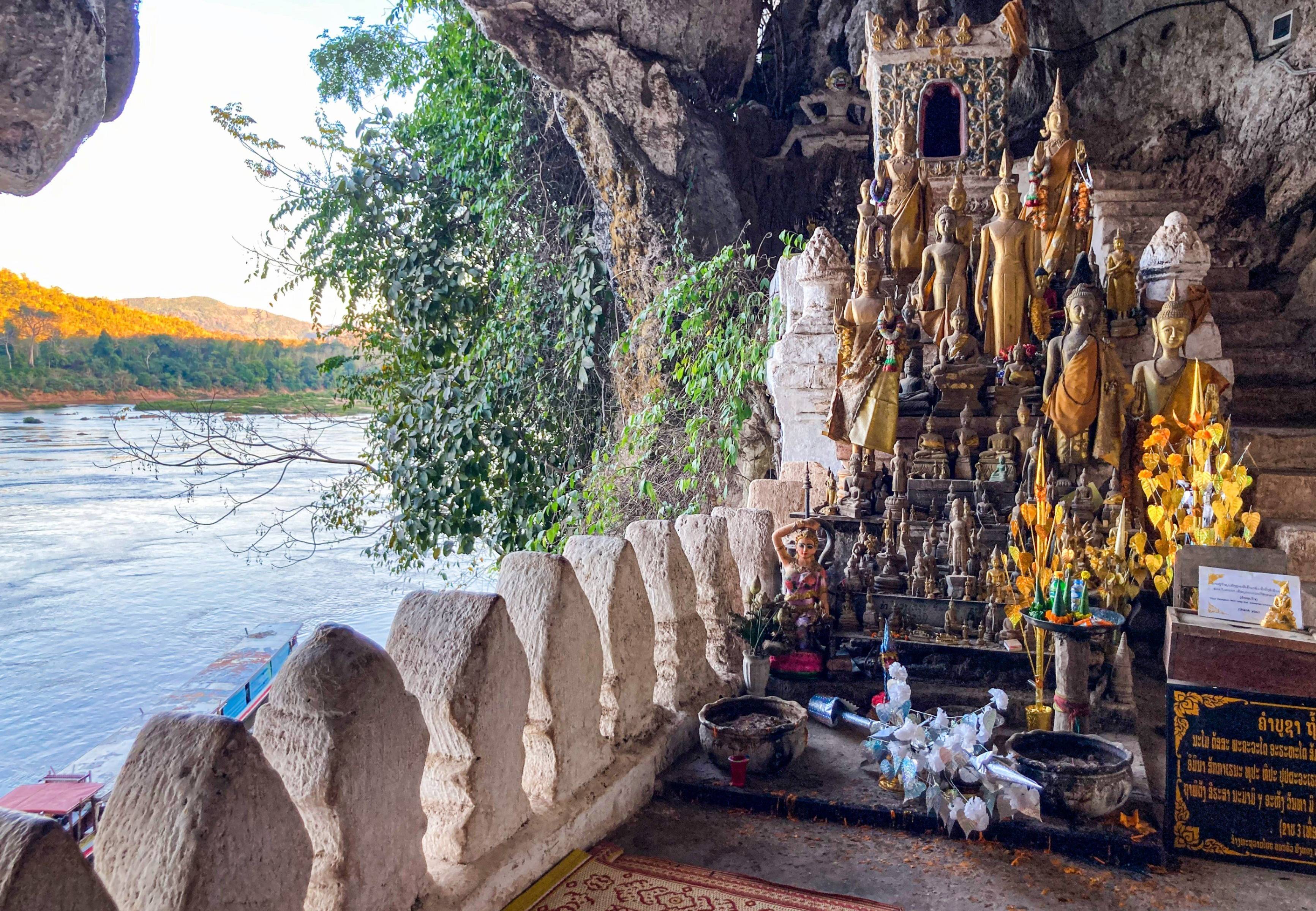 Crociera sul Mekong alla scoperta delle Grotte Pak Ou