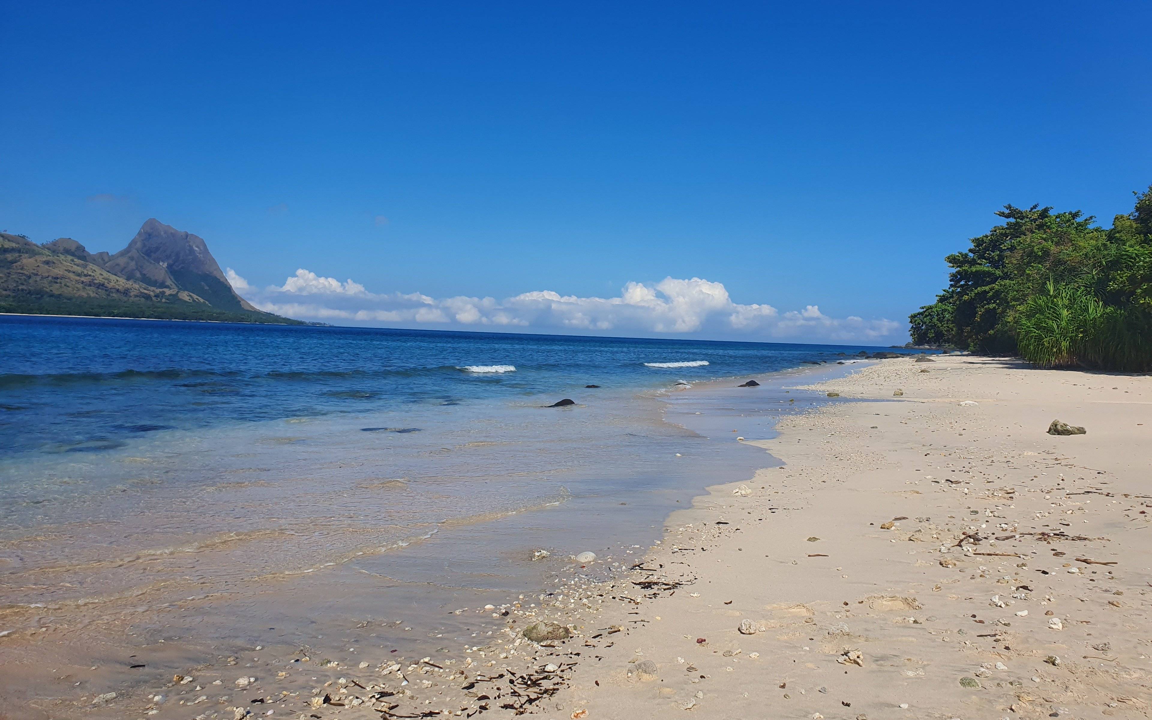Farniente sur une plage secrète et route vers Labuan Bajo