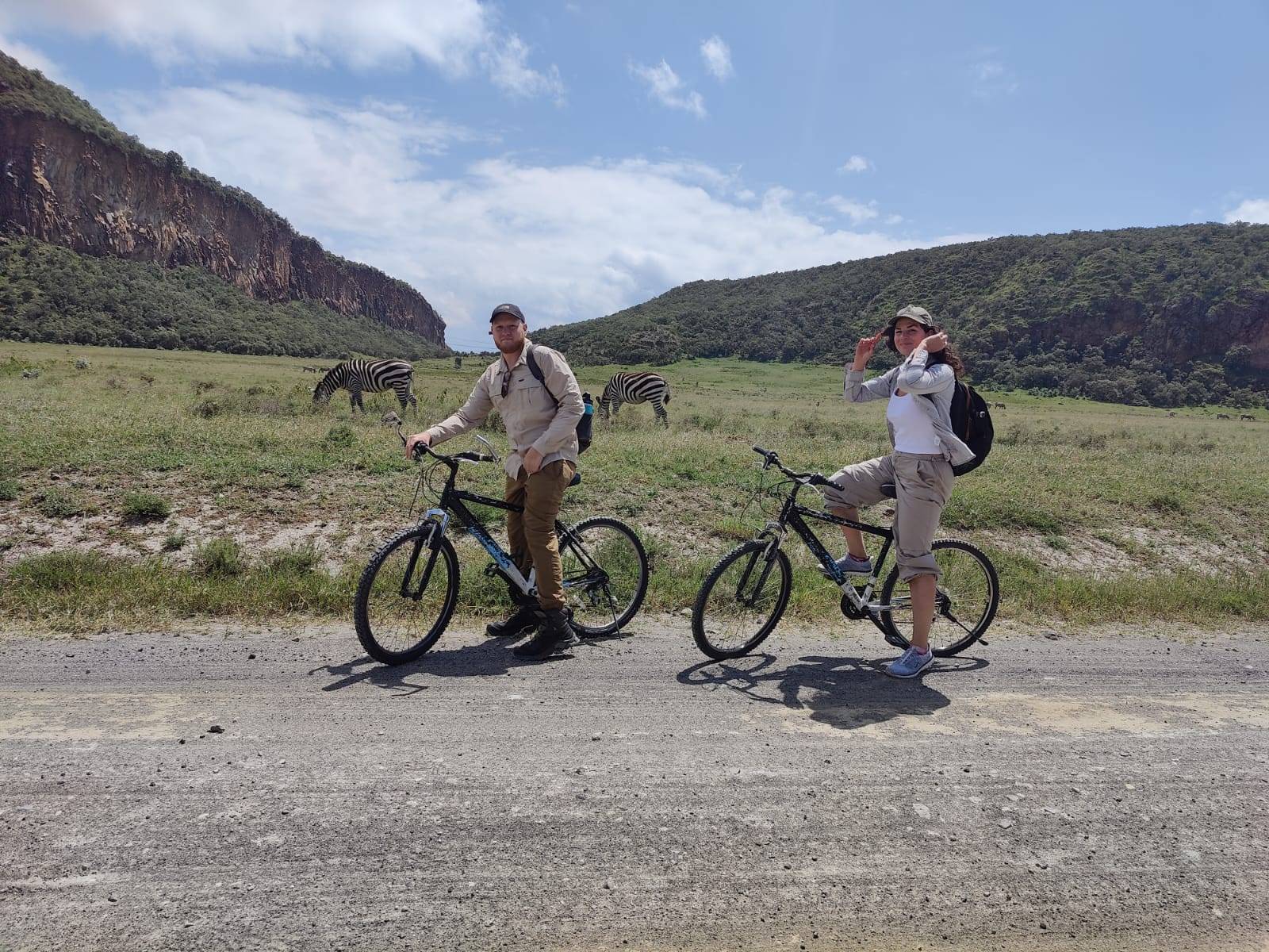 Recorrido en bicicleta con vista a los impalas, cebras y jirafas en el Parque Nacional Hell's Gate