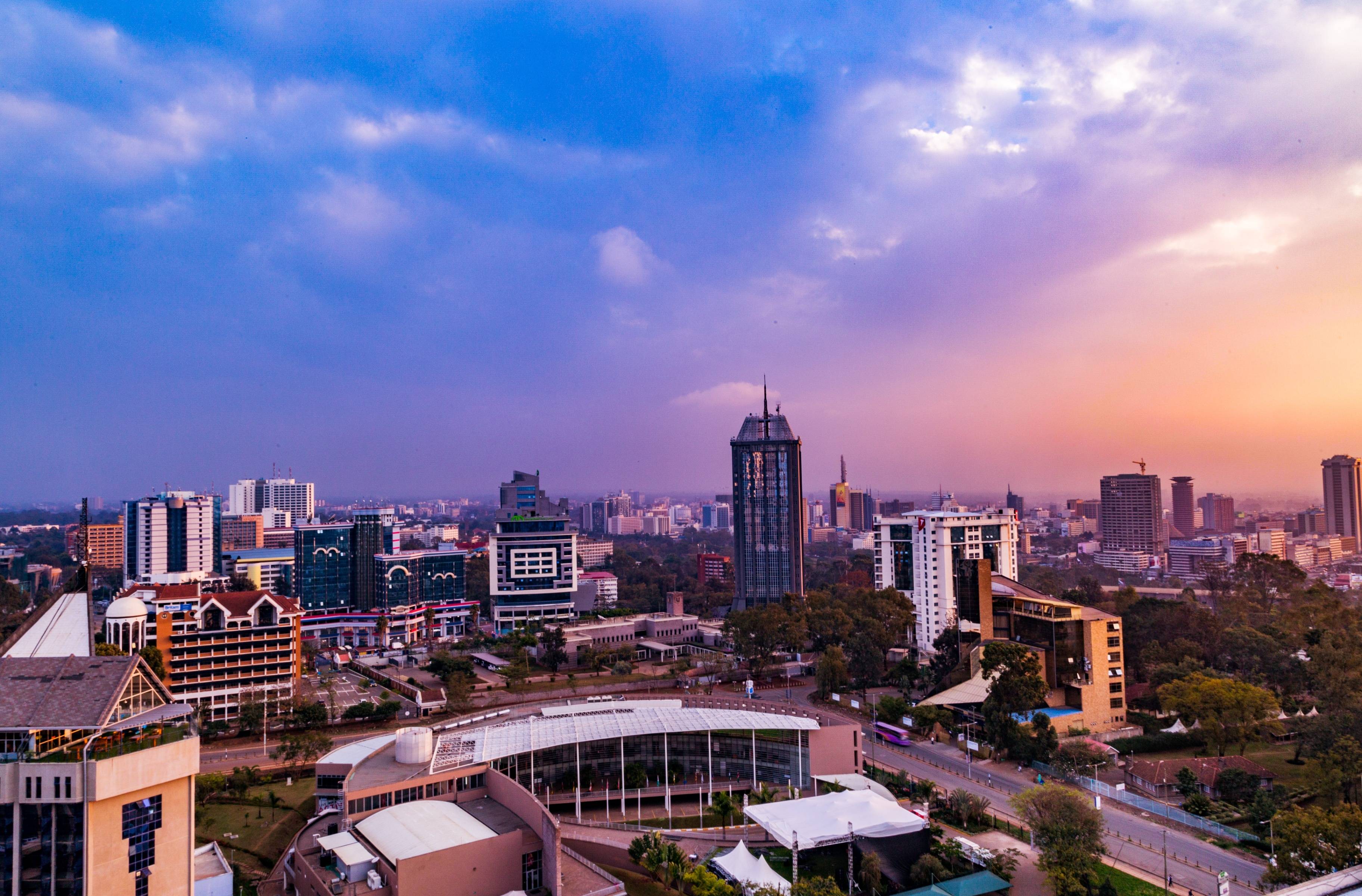 Llegada a Nairobi, la única capital mundial de la fauna salvaje