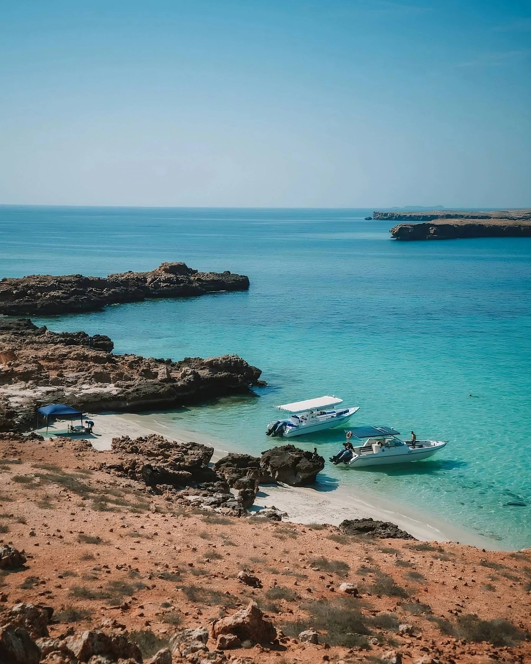 Exploración Costera: Dimanyat Island y Regreso a Muscat