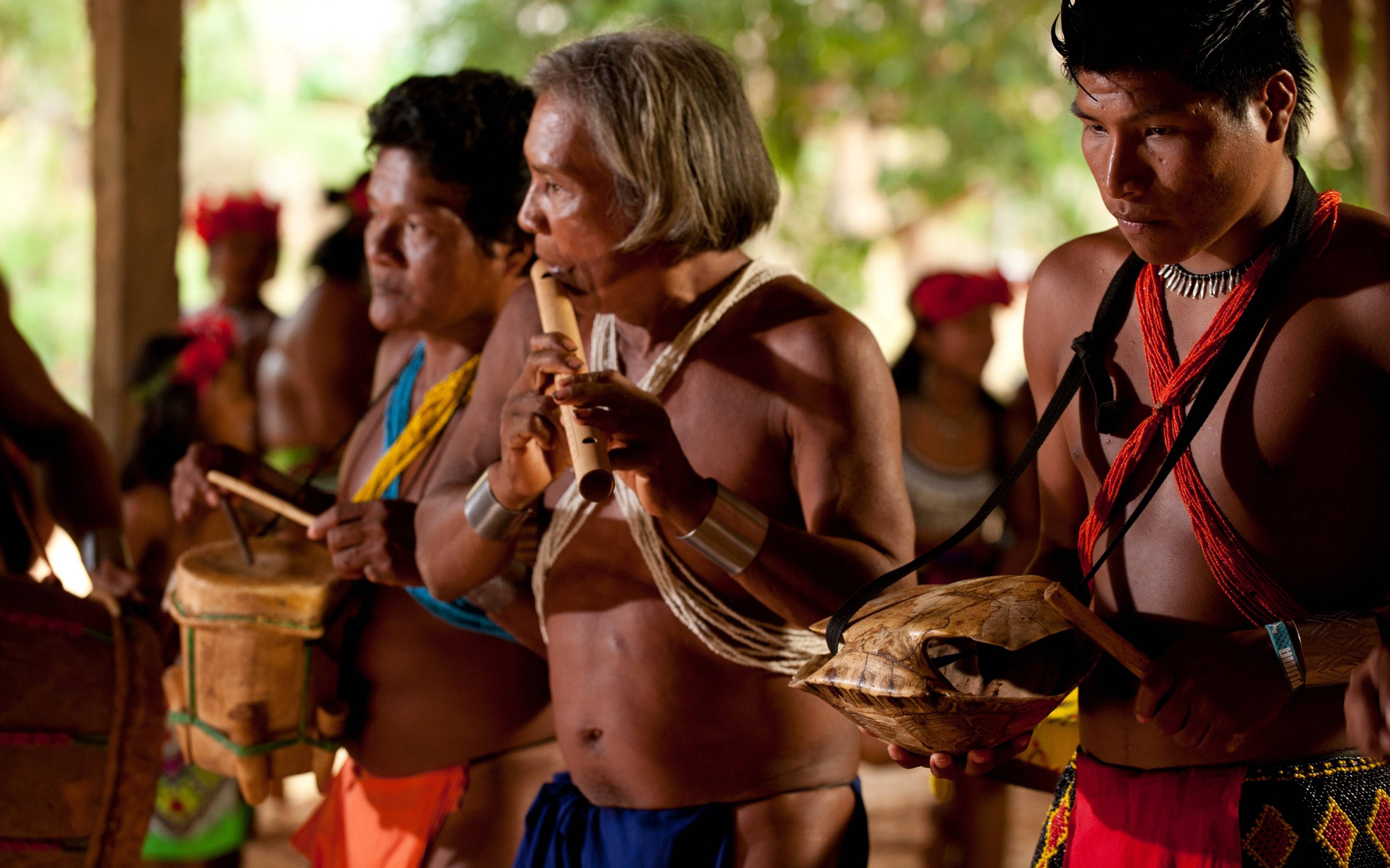 Visite d'une communauté indigène authentique au milieu de la forêt tropicale