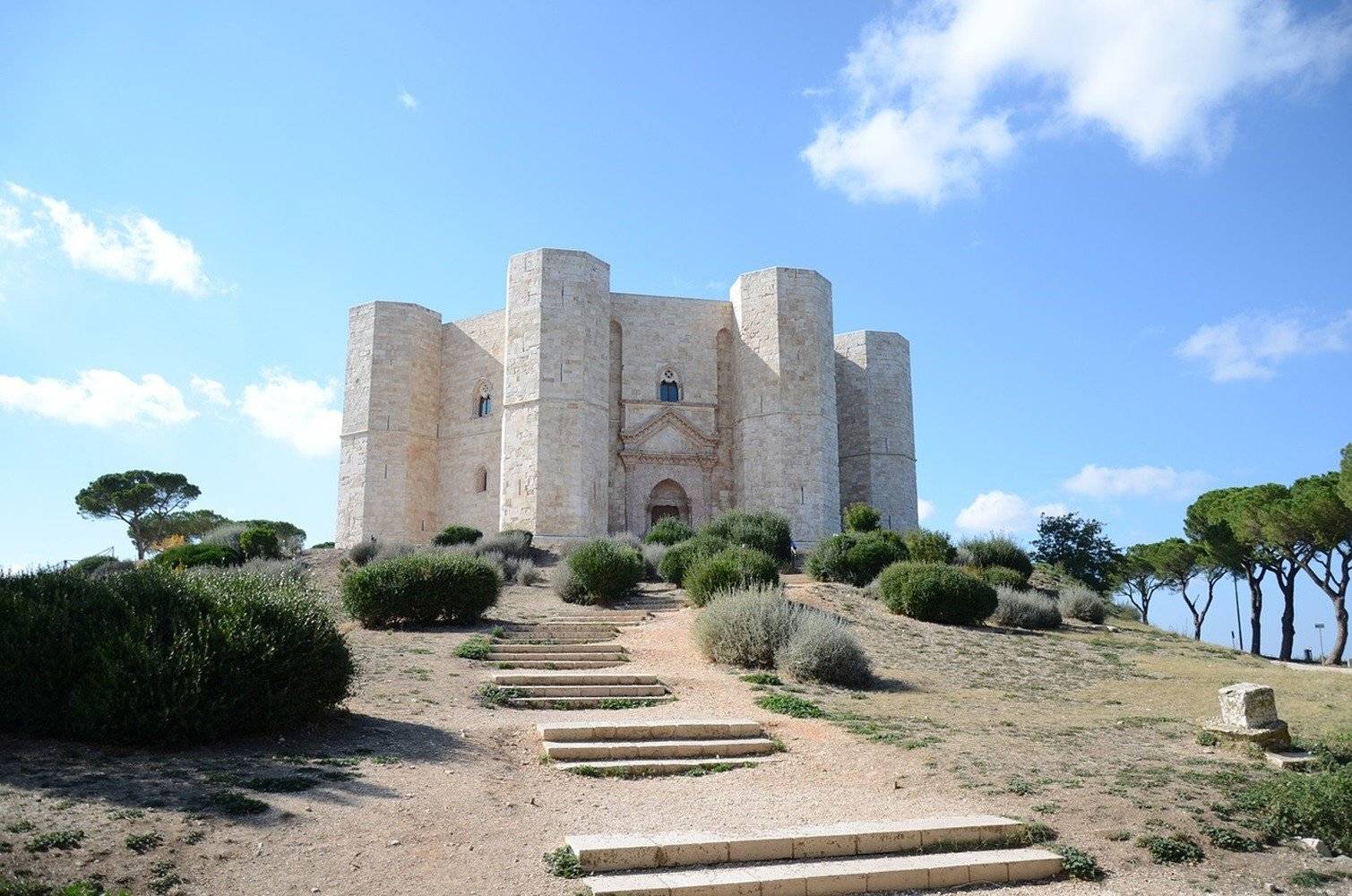 Pan de Altamura, Castel del Monte y las catedrales del mar