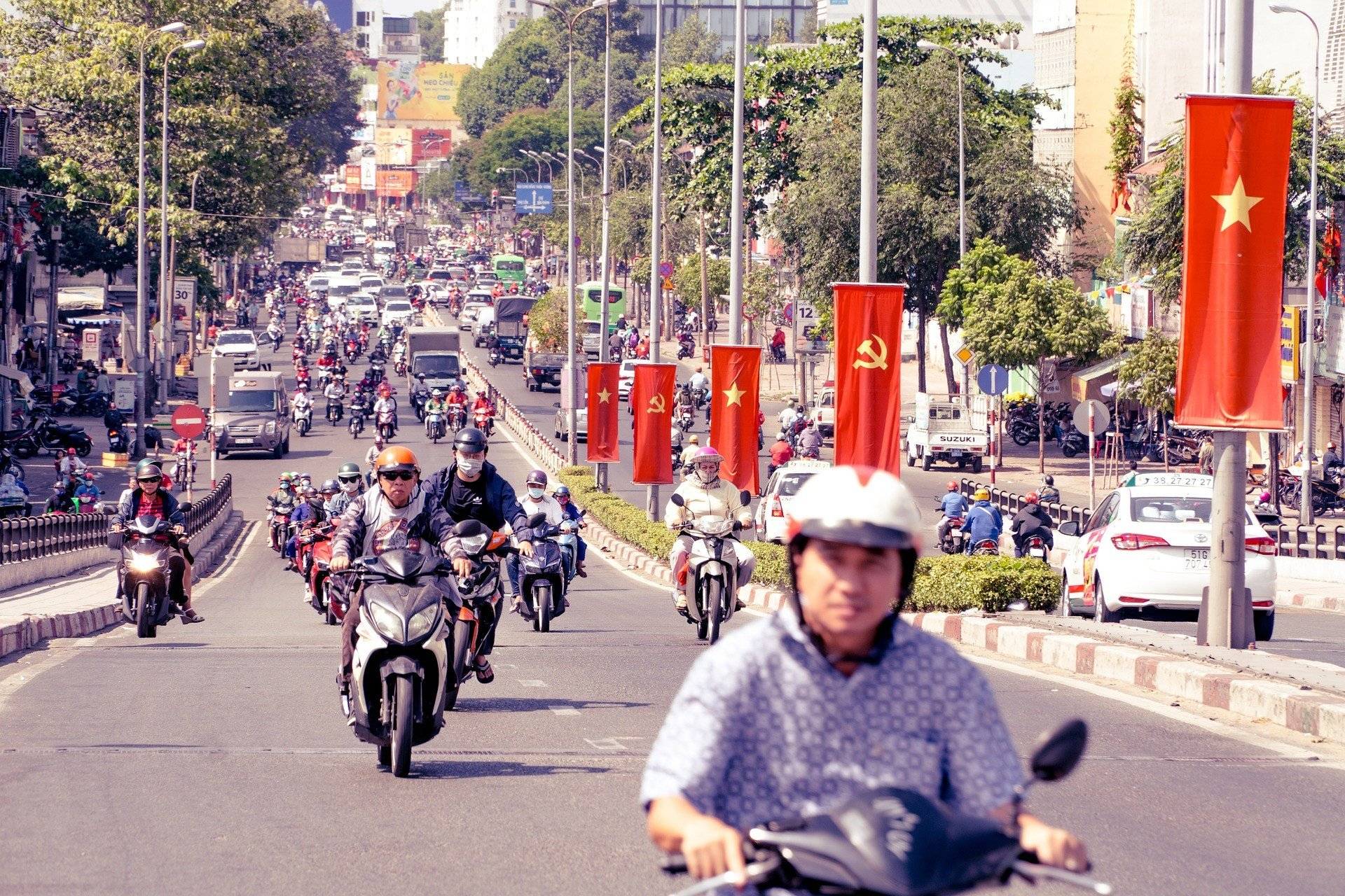 Descubra la capital vietnamita en scooter