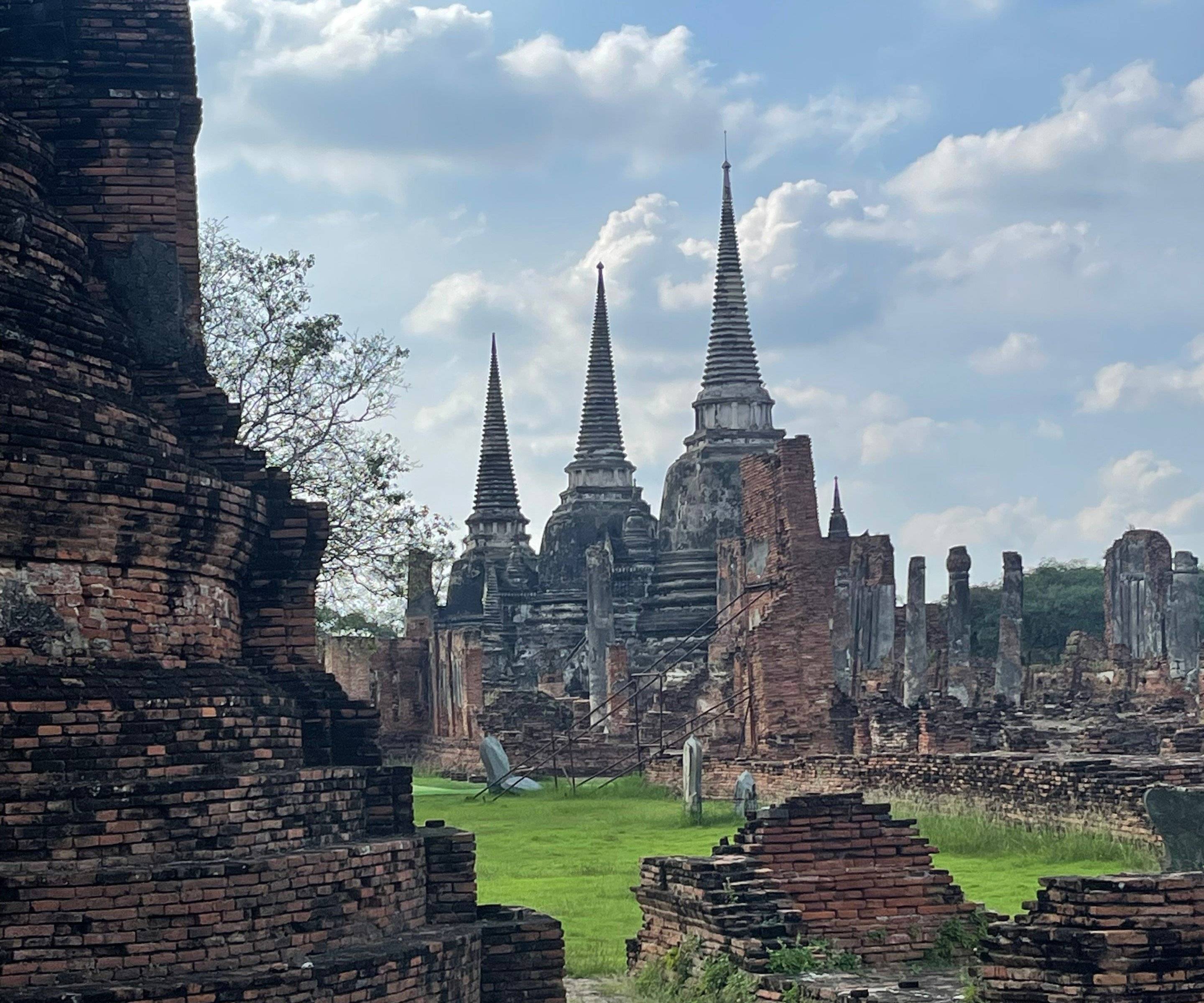 Los vestigios de Ayutthaya y traslado a Bangkok