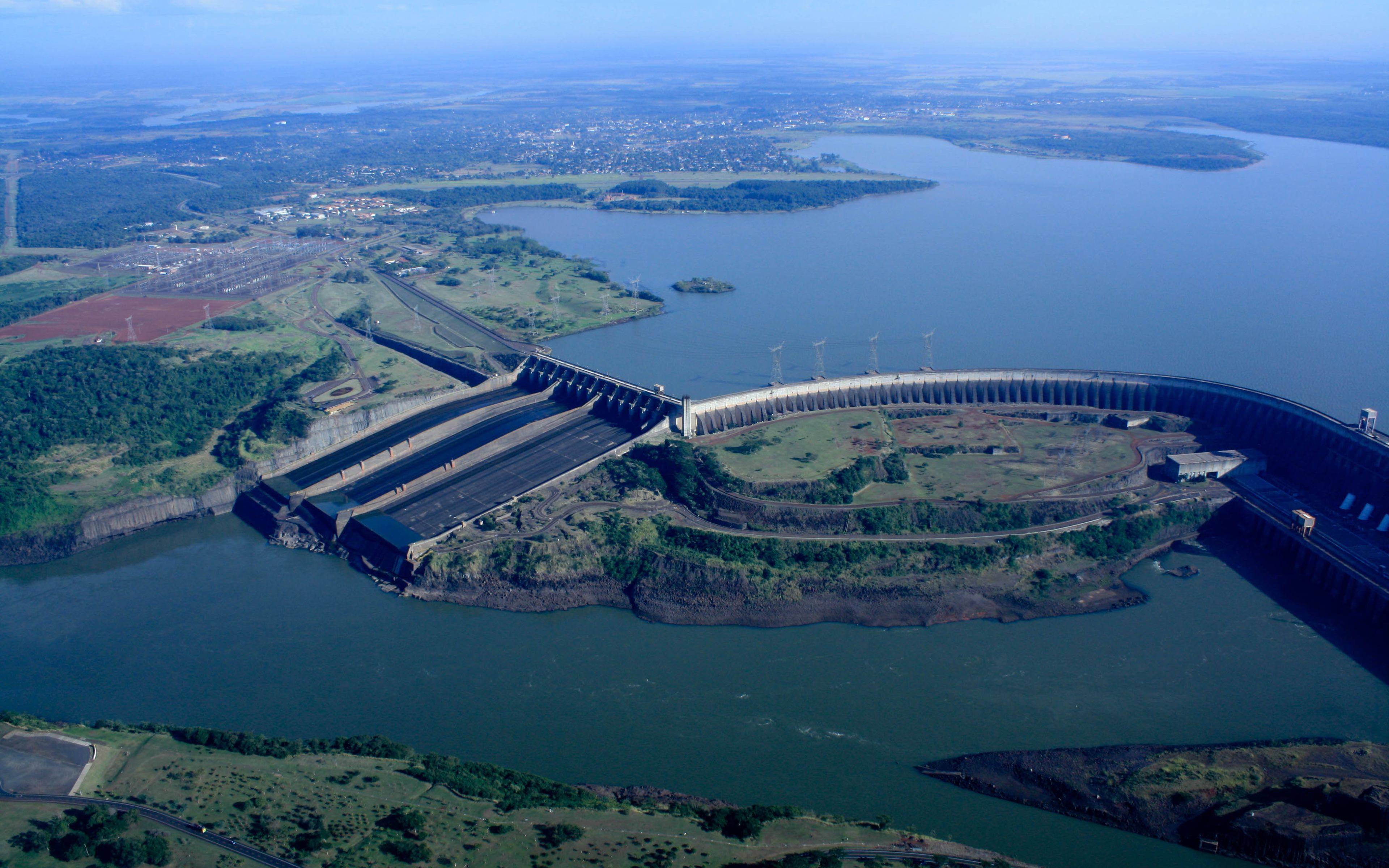 Visita panorámica de la central hidroeléctrica de Itaipu