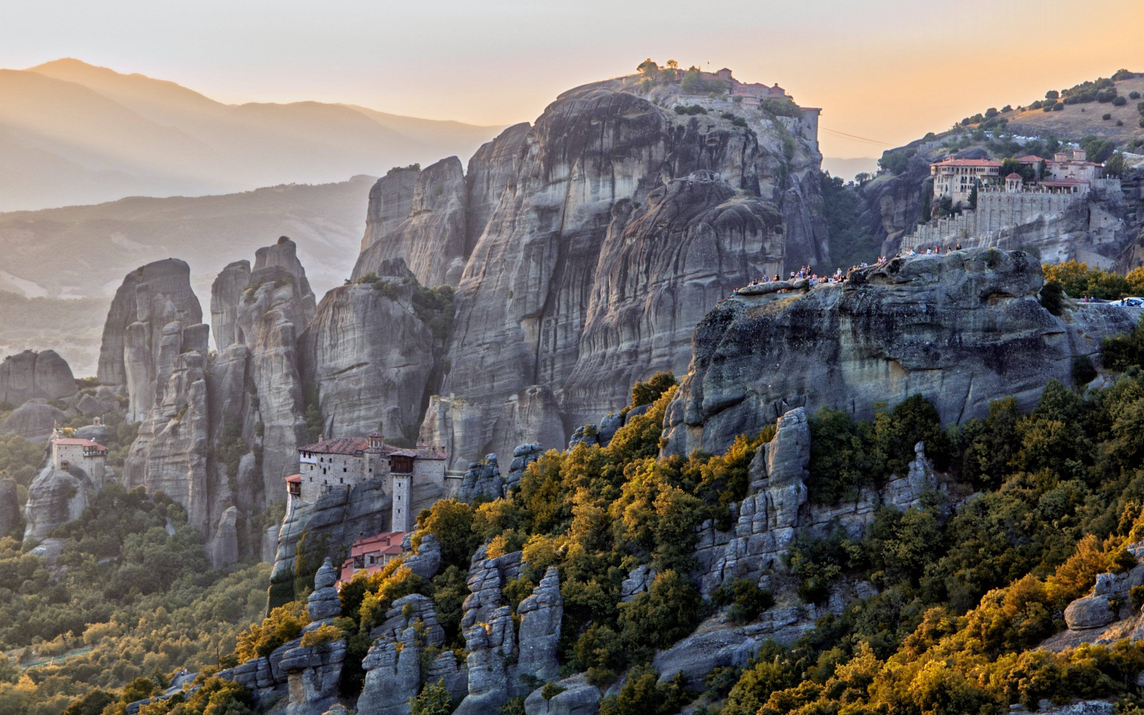 Les monastères des Météores : un incontournable de la Grèce continentale