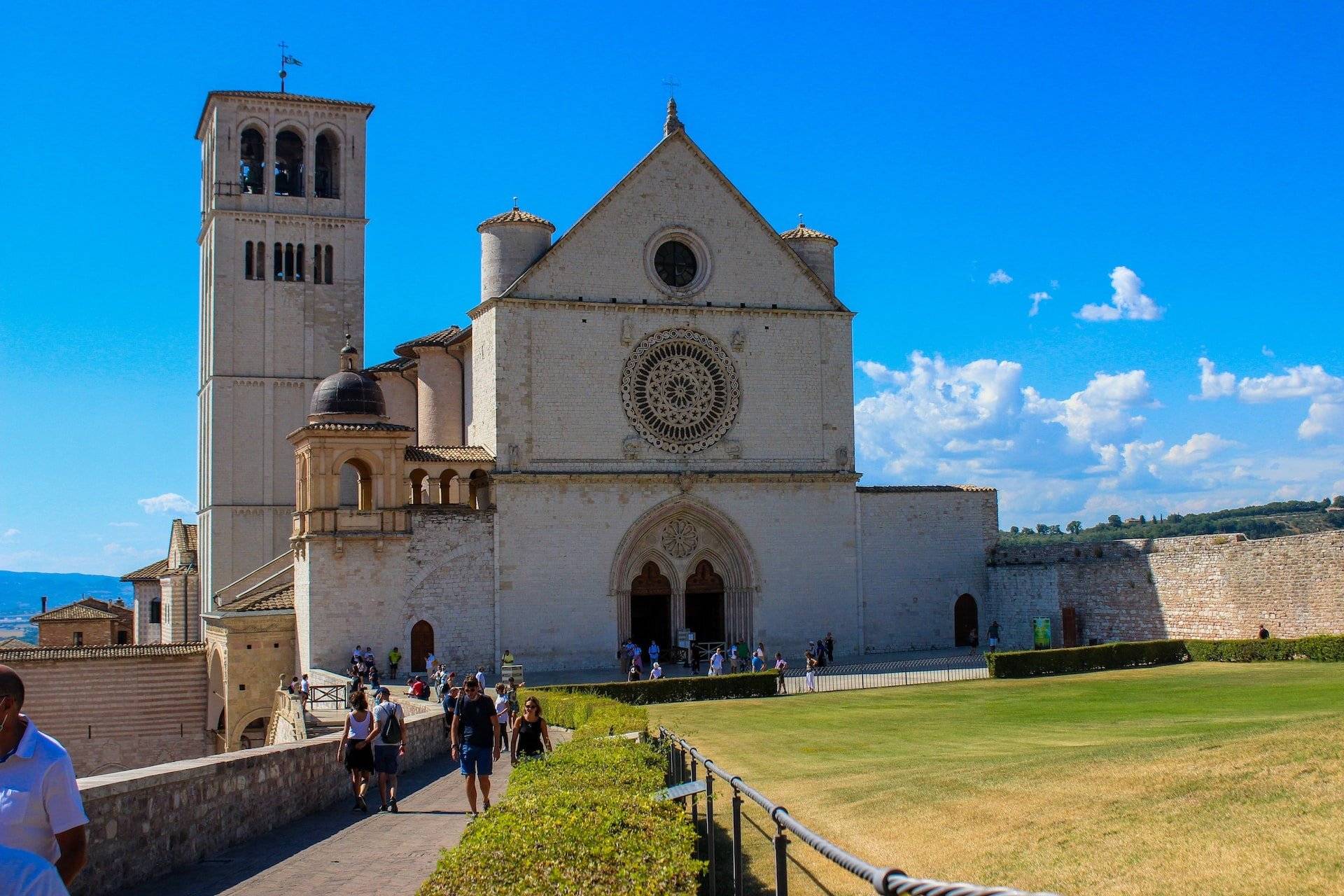 Picnic en el viñedo frente Assisi y tour por los pueblos de Umbria