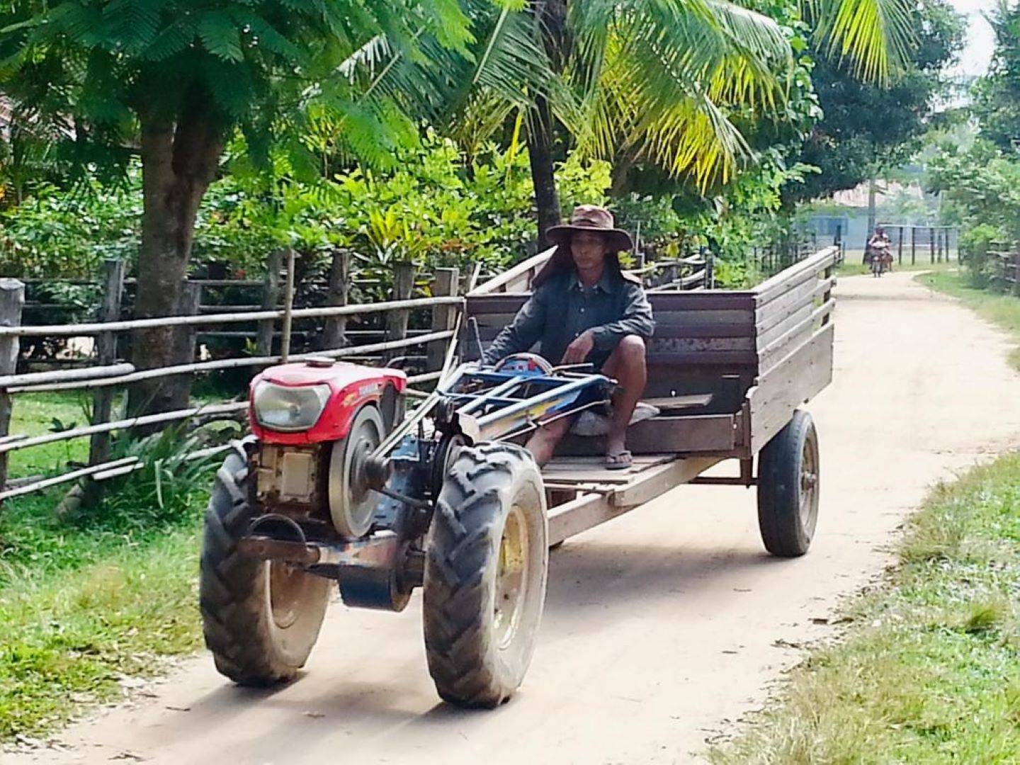 Tracteur à travers les rizières, kayak sur la rivière Nam Ou et resort piscine