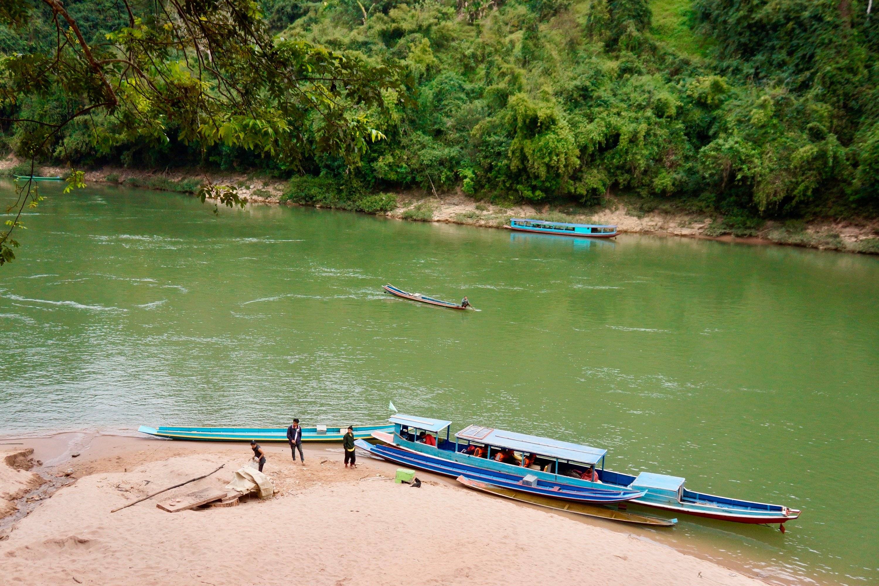 Descente en petit bateau local sur la rivière Nam Ou