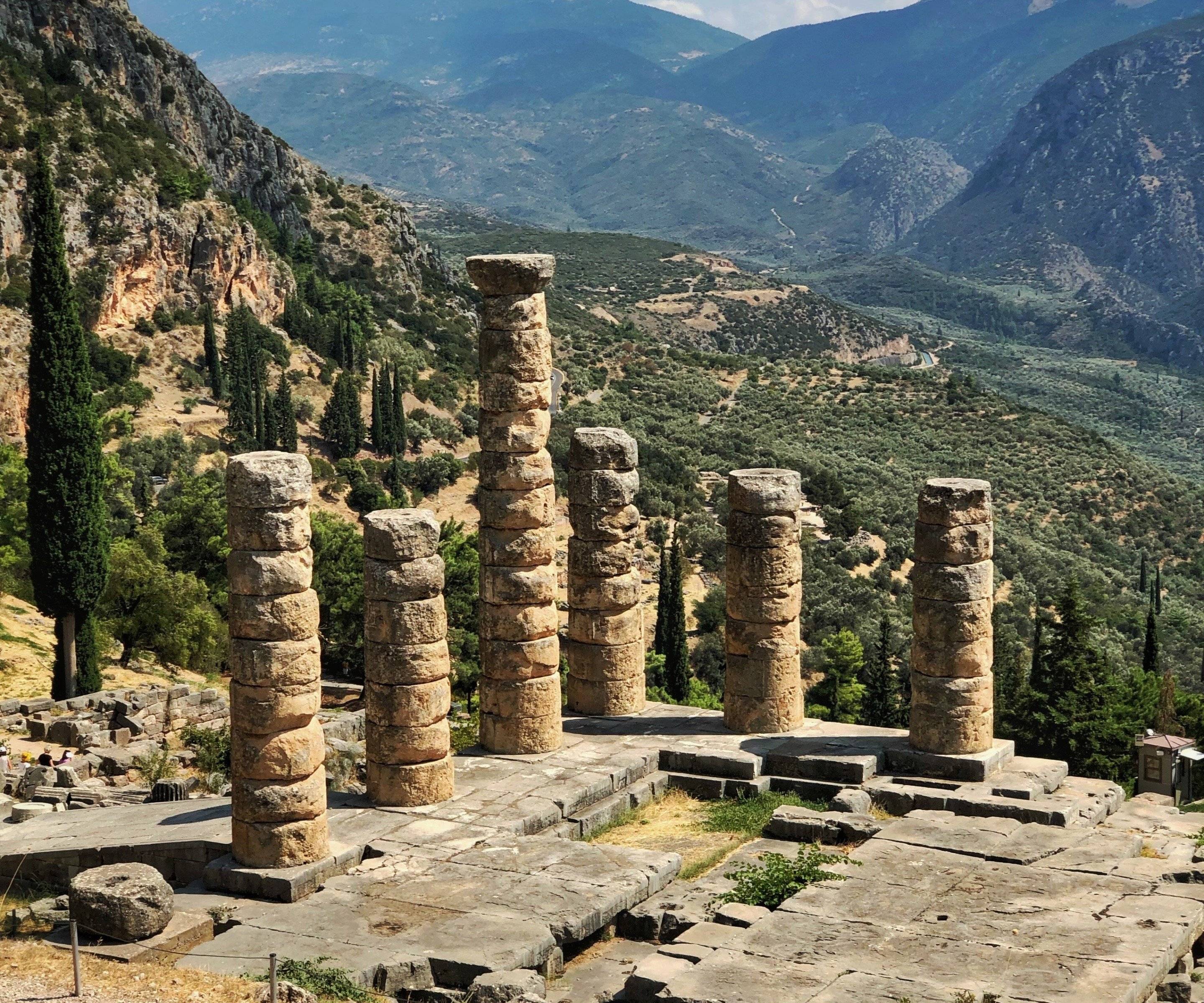 Benvenuti a Delfi, centro del mondo antico