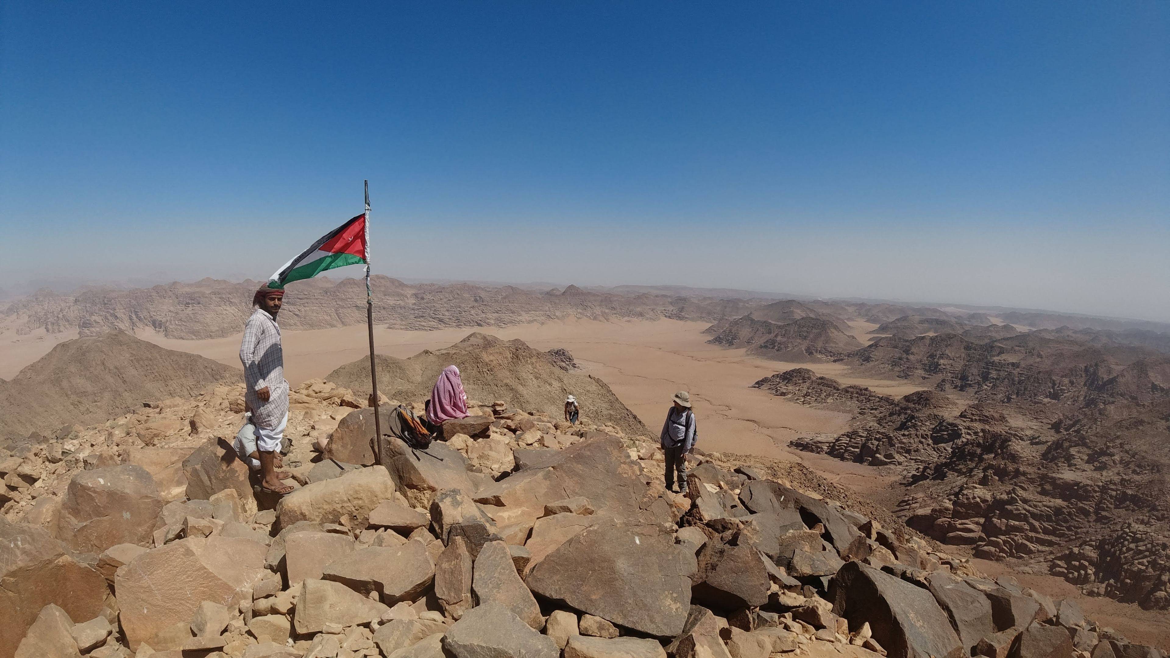 Hogerop komen: Beklimming van Jabal Umm Adami - De hoogste piek in Jordanië