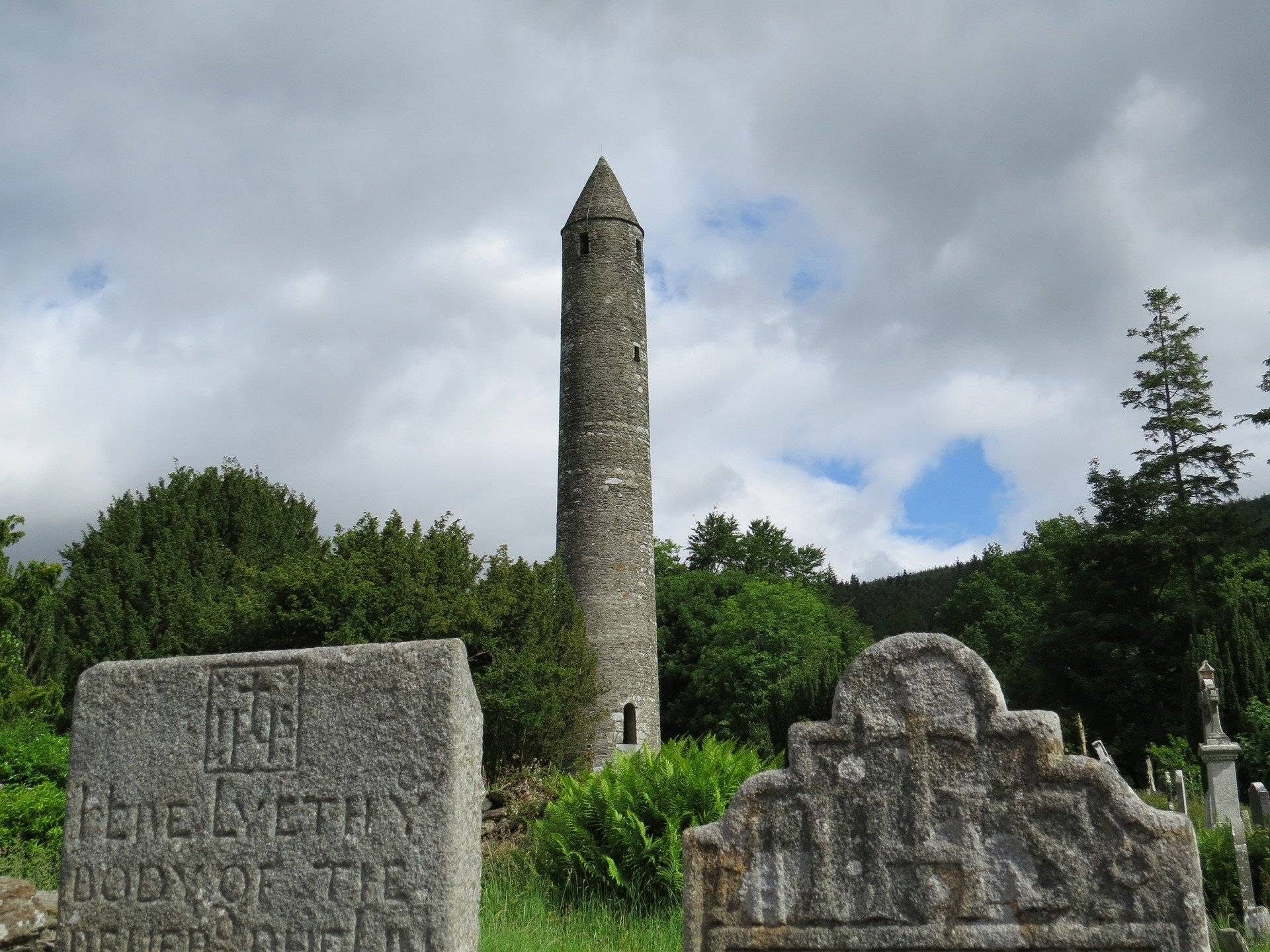 Randonnée et découverte du site monastique de Glendalough