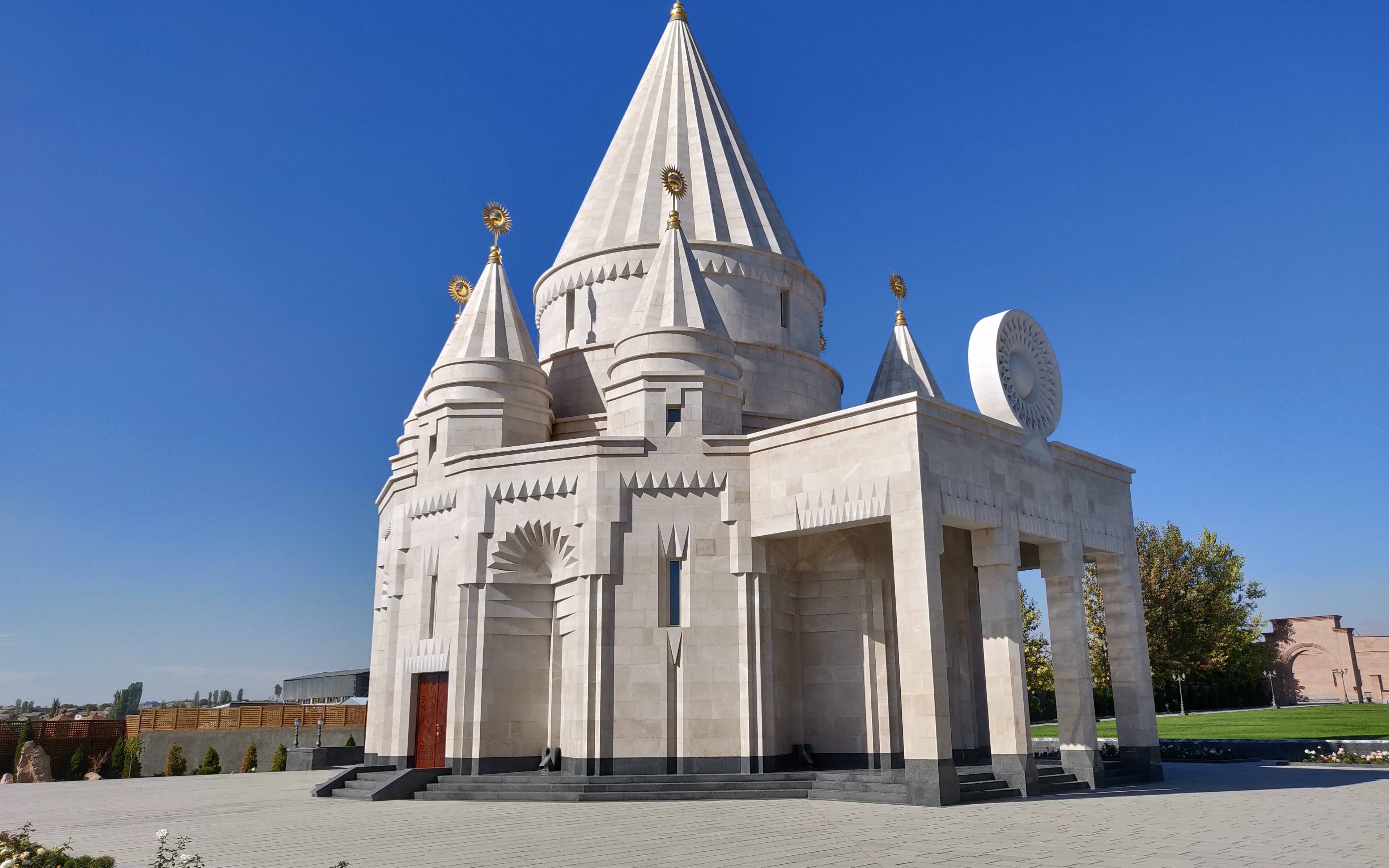 Il tempio del dio pavone e il Vaticano armeno