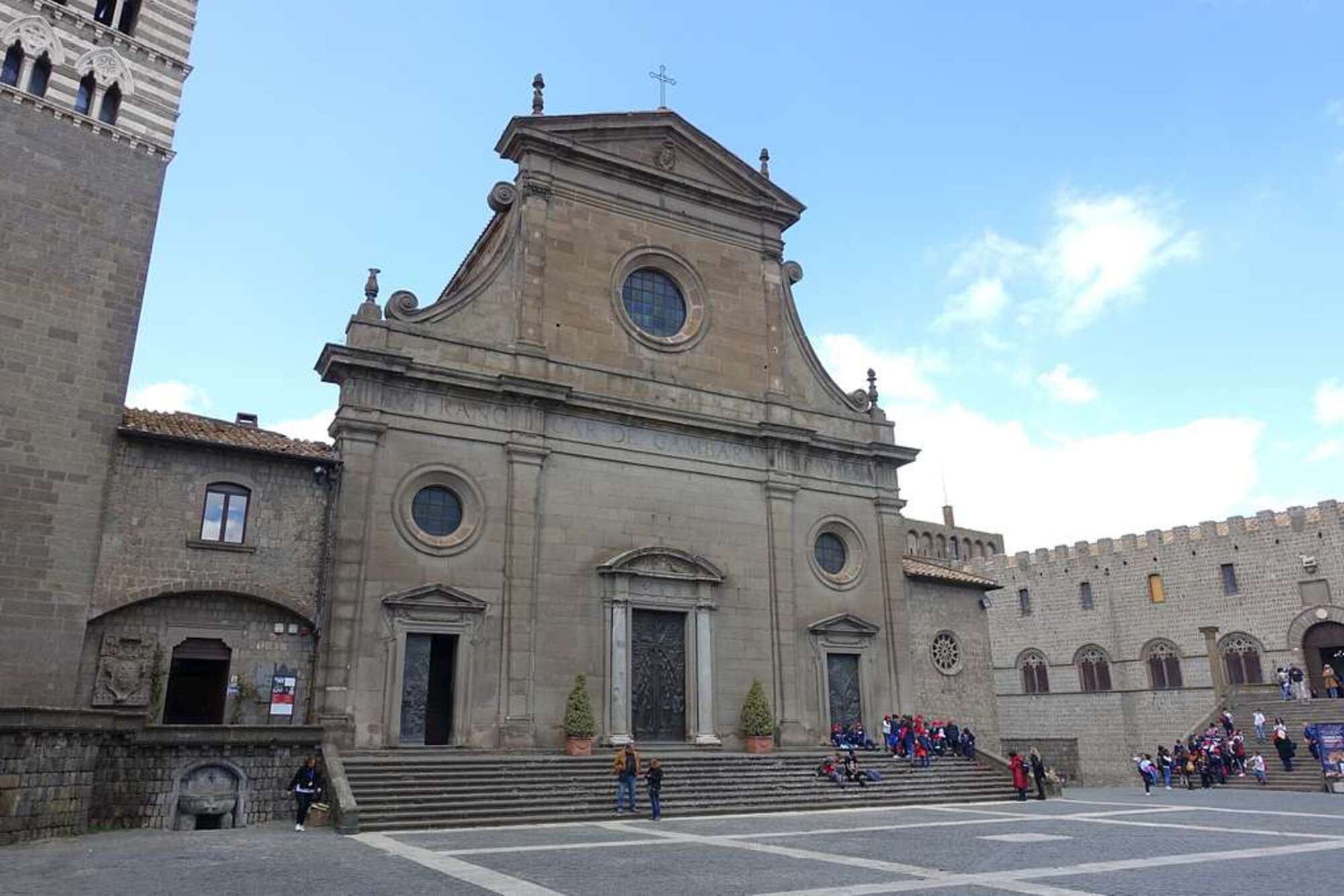 Journée pontificale à Viterbe et Montefiascone