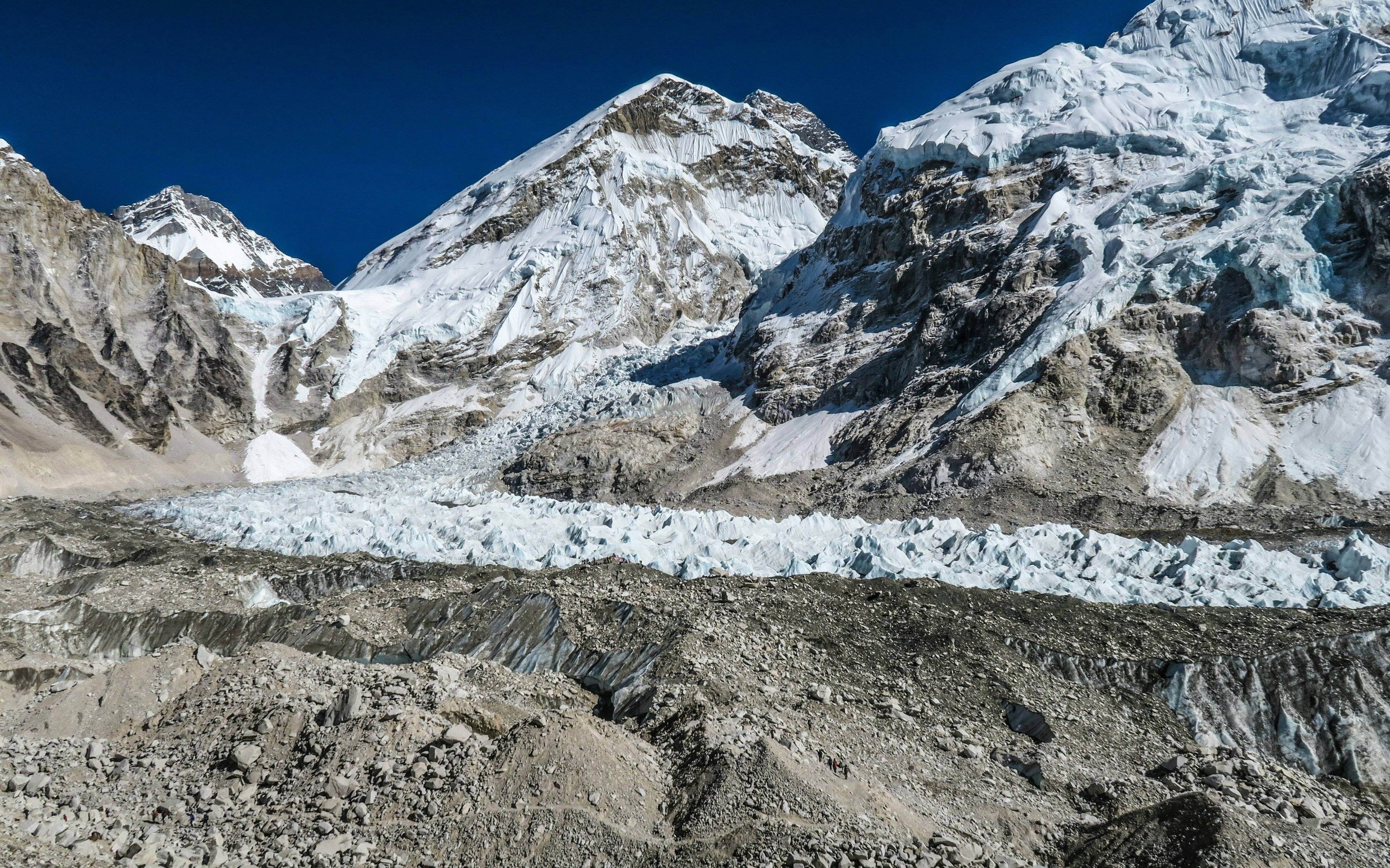 Lobuche - Everest Base Camp (5,364m) - Gorak Shep  8 ore di cammino