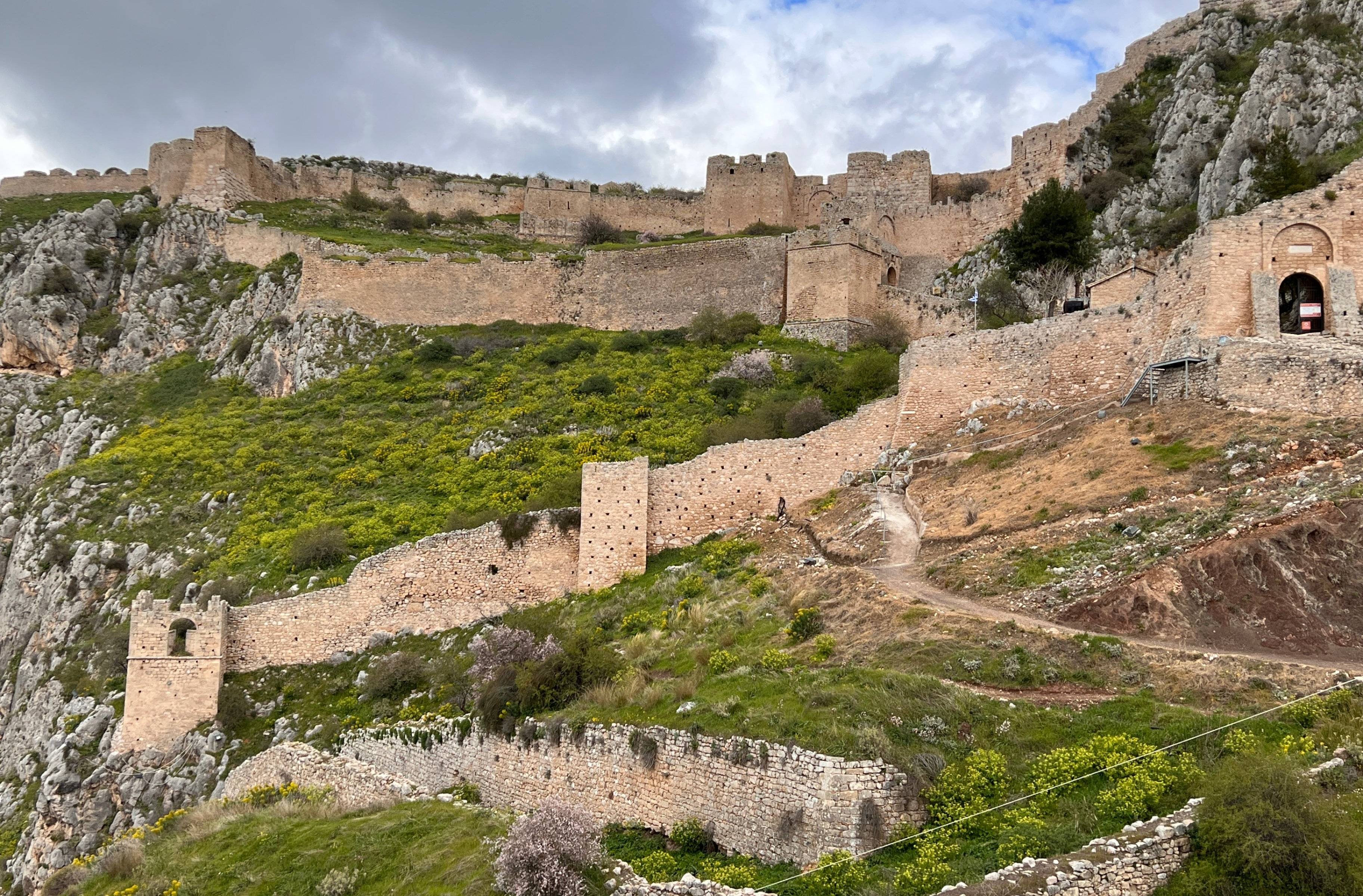 Explora la antigua Corinto, el Epidauro y disfruta de una sesión de cata de aceite de oliva