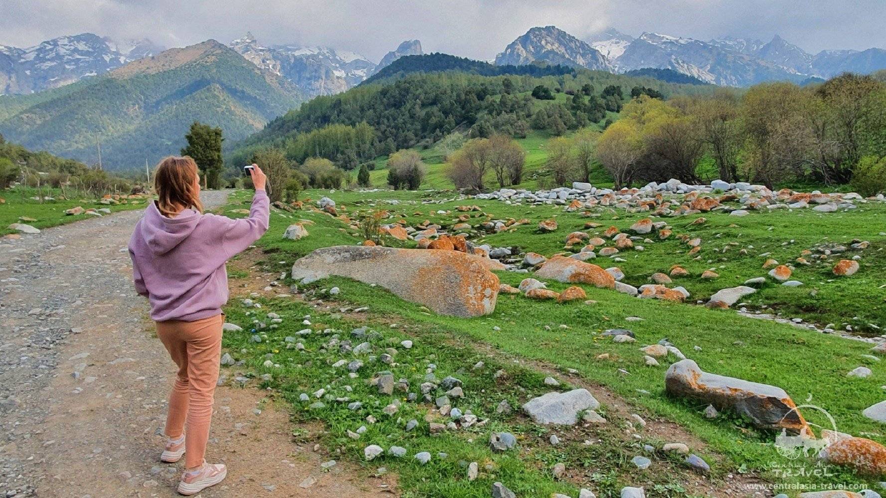 El Parque Nacional “Kirguís-Ata” de Osh nos ofrece trekking y conocer la vida nómada