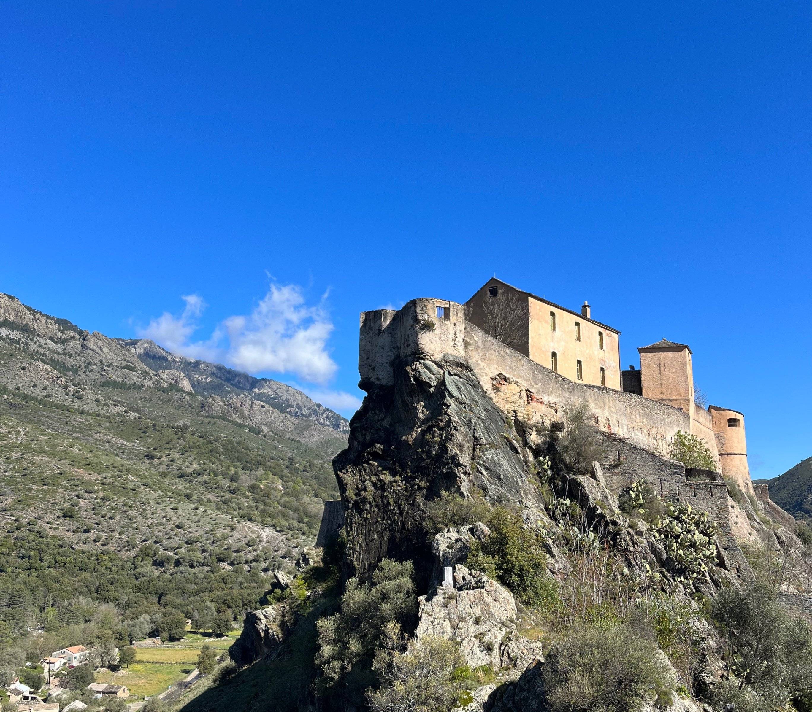 Traversée du Sud au centre : découverte de Corte, capitale historique de la Corse