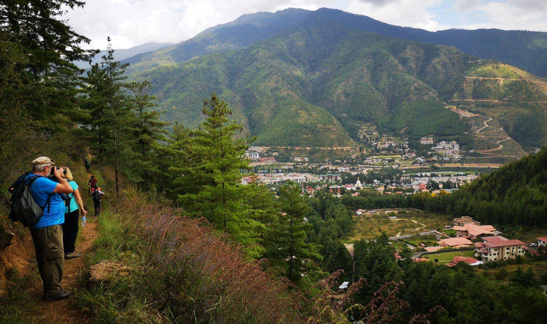 Kuzuzangpo-La! Ankunft in Paro und Panoramafahrt nach Thimphu