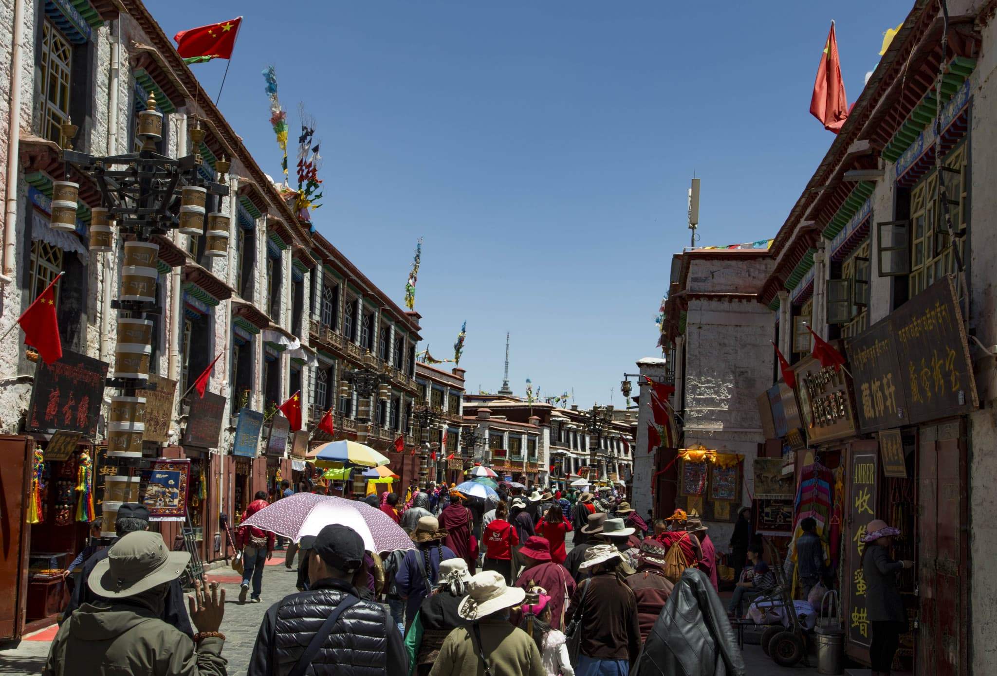 Volo per Gonkar (3580 m) - Lhasa (3660 m)